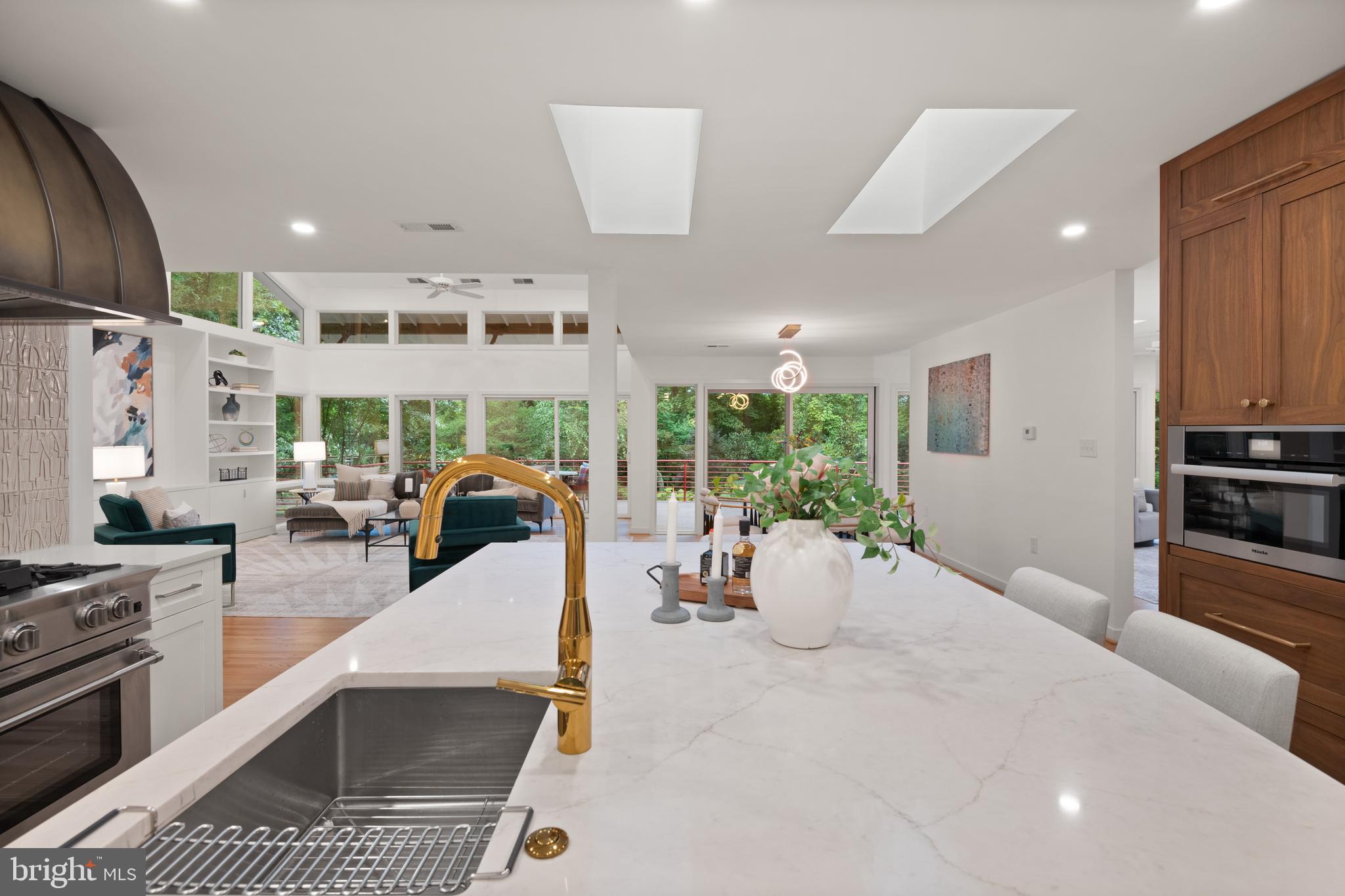 CARDEROCK SPRINGS - Residential
