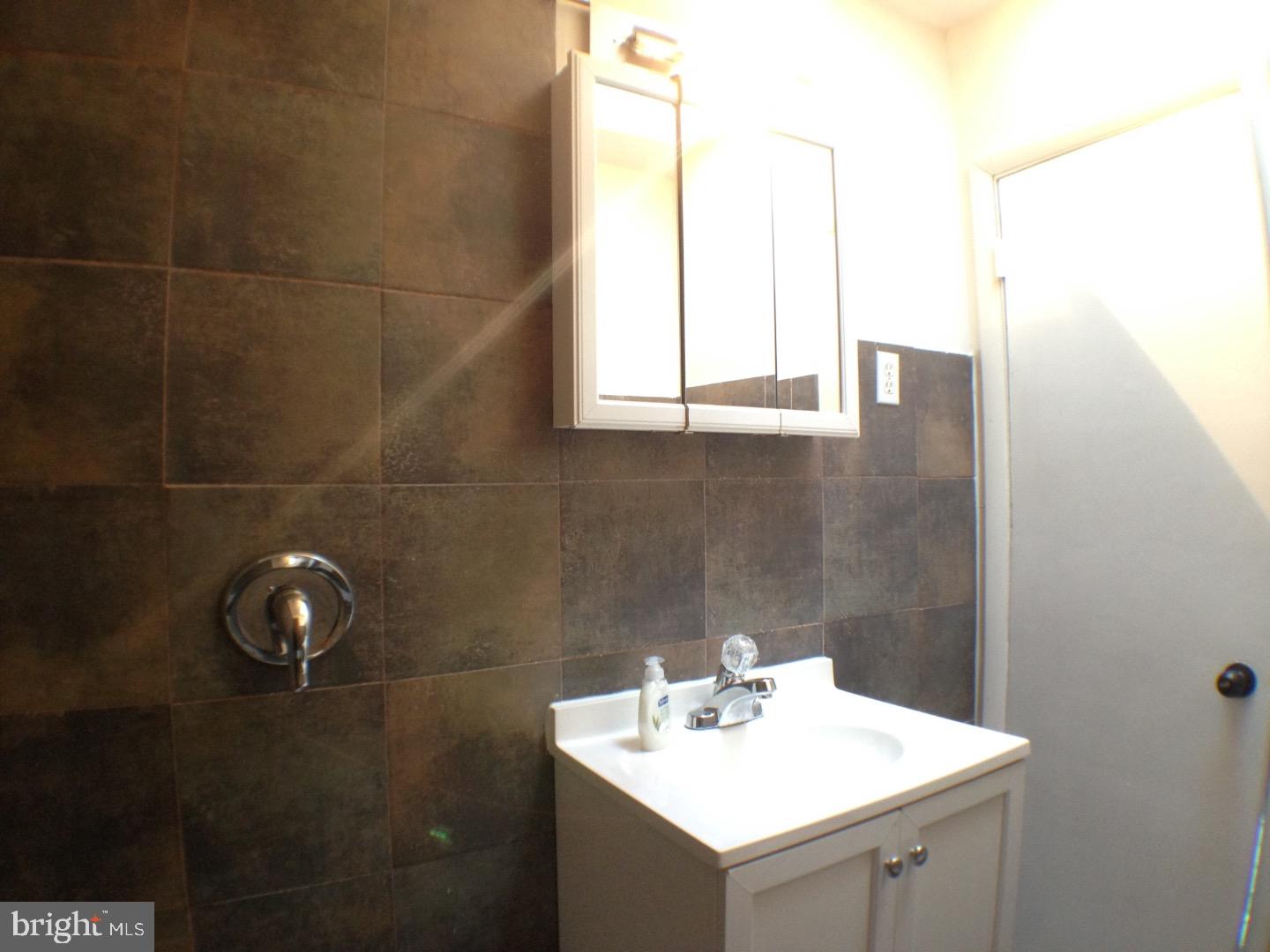 TACONY - Residential Lease