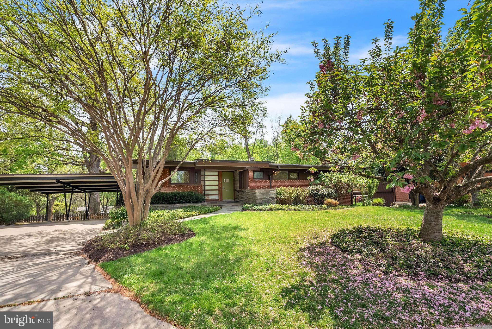 DUNLOP HILLS - Residential Lease