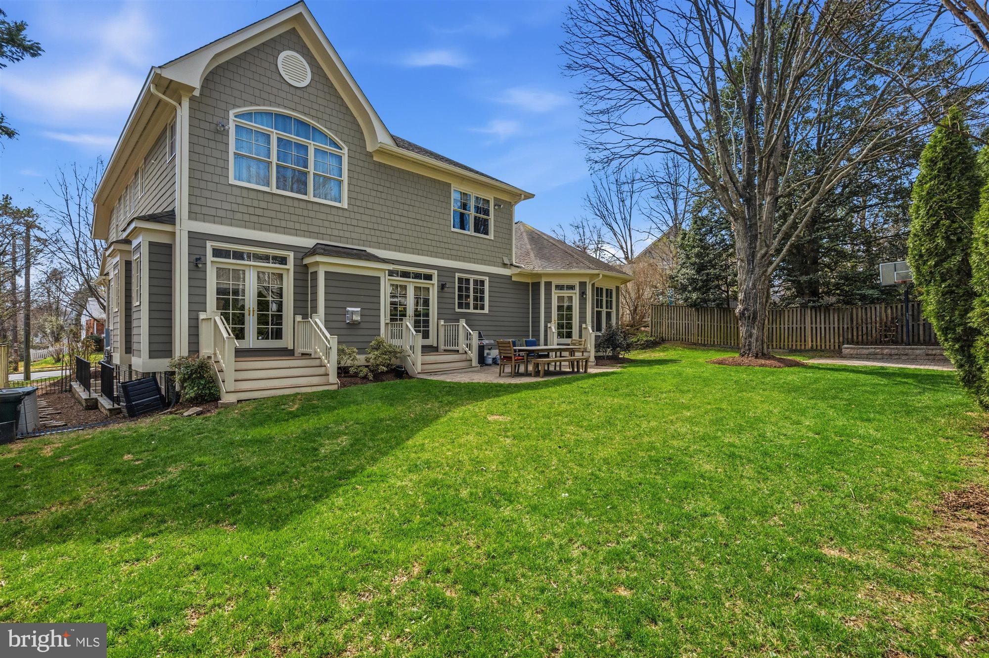WILLIAMSBURG VILLAGE - Residential