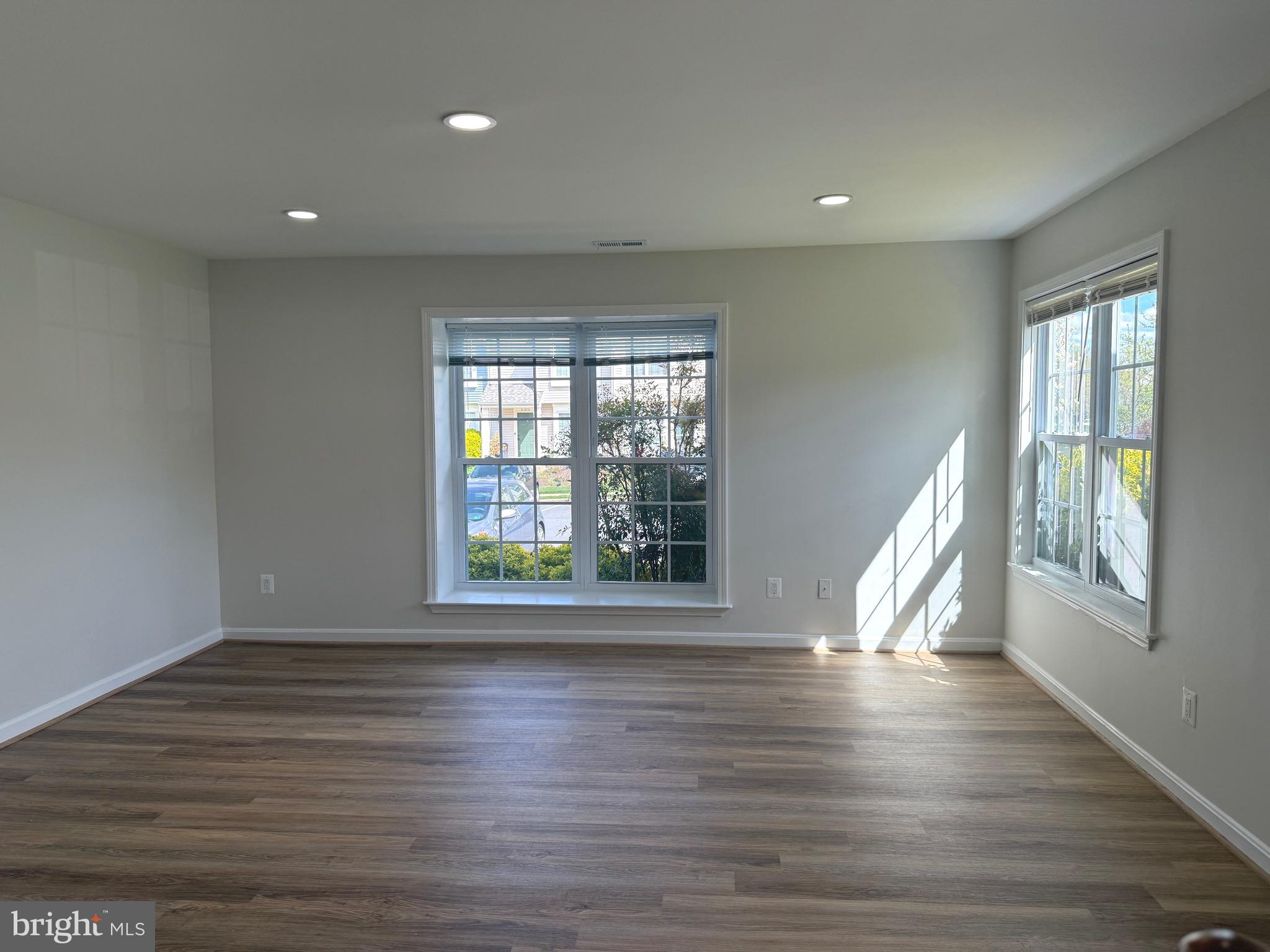 ROLLING RIDGE - Residential Lease