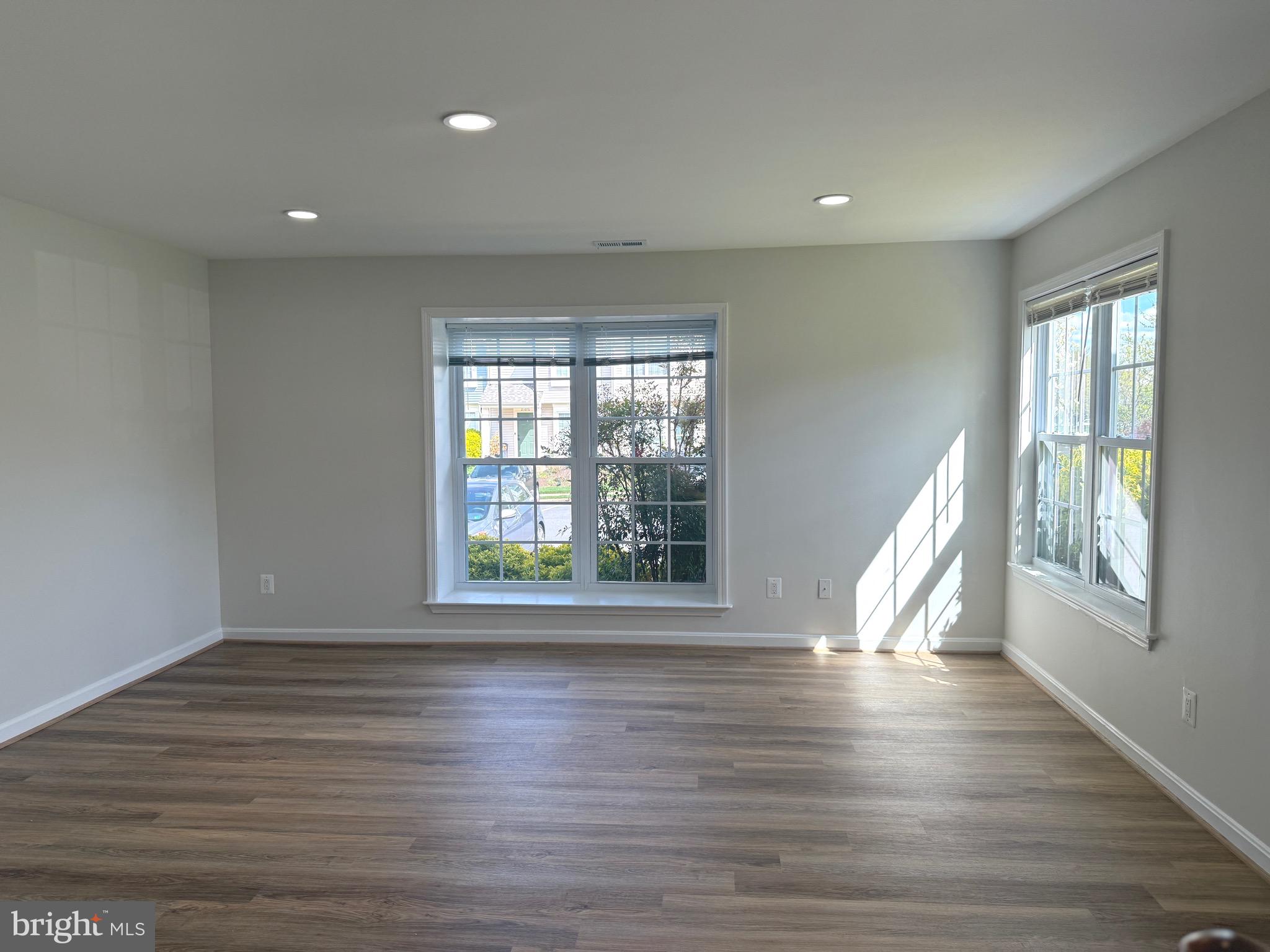 ROLLING RIDGE - Residential Lease