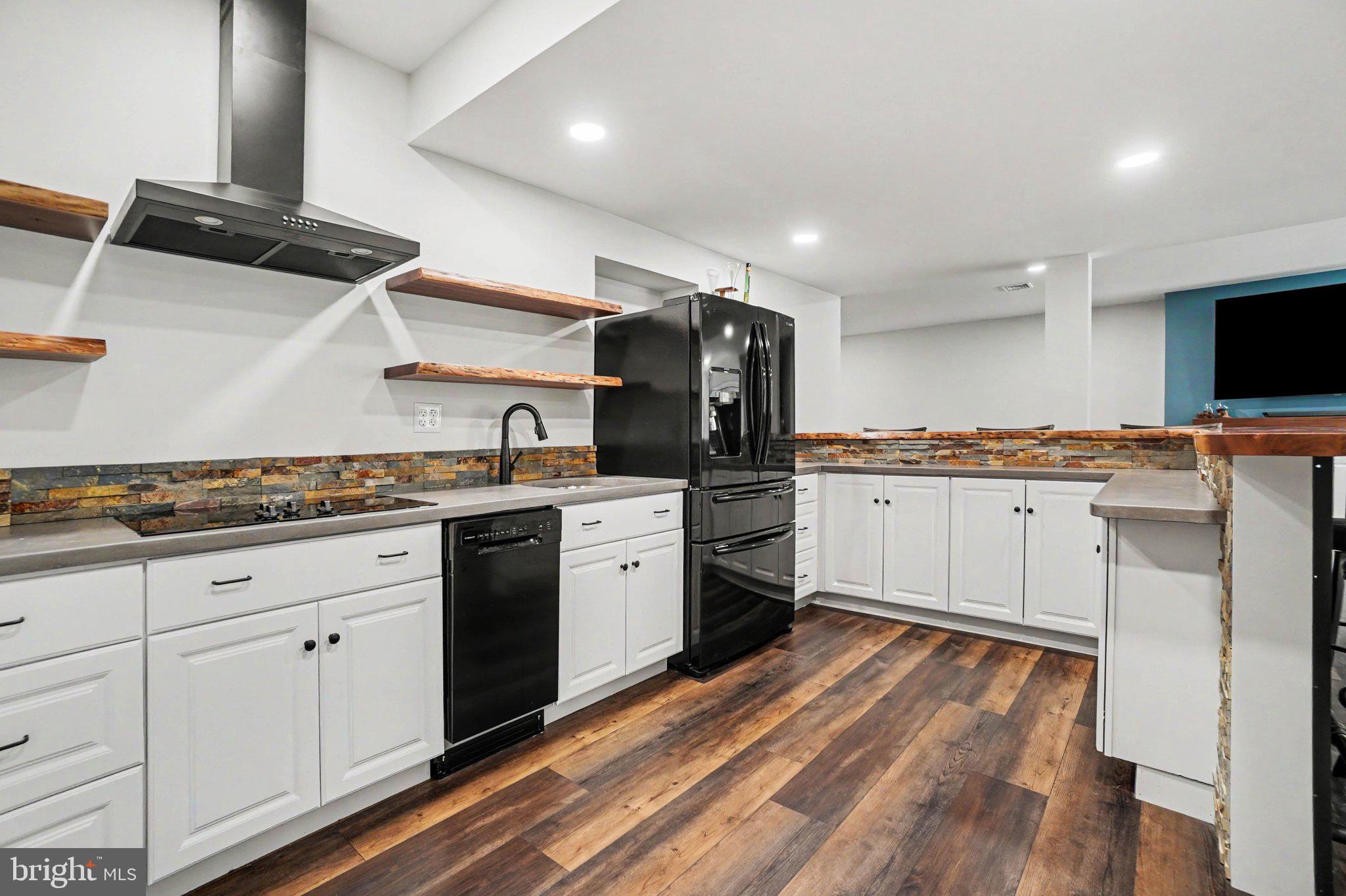 MOUNTAINDALE - Residential