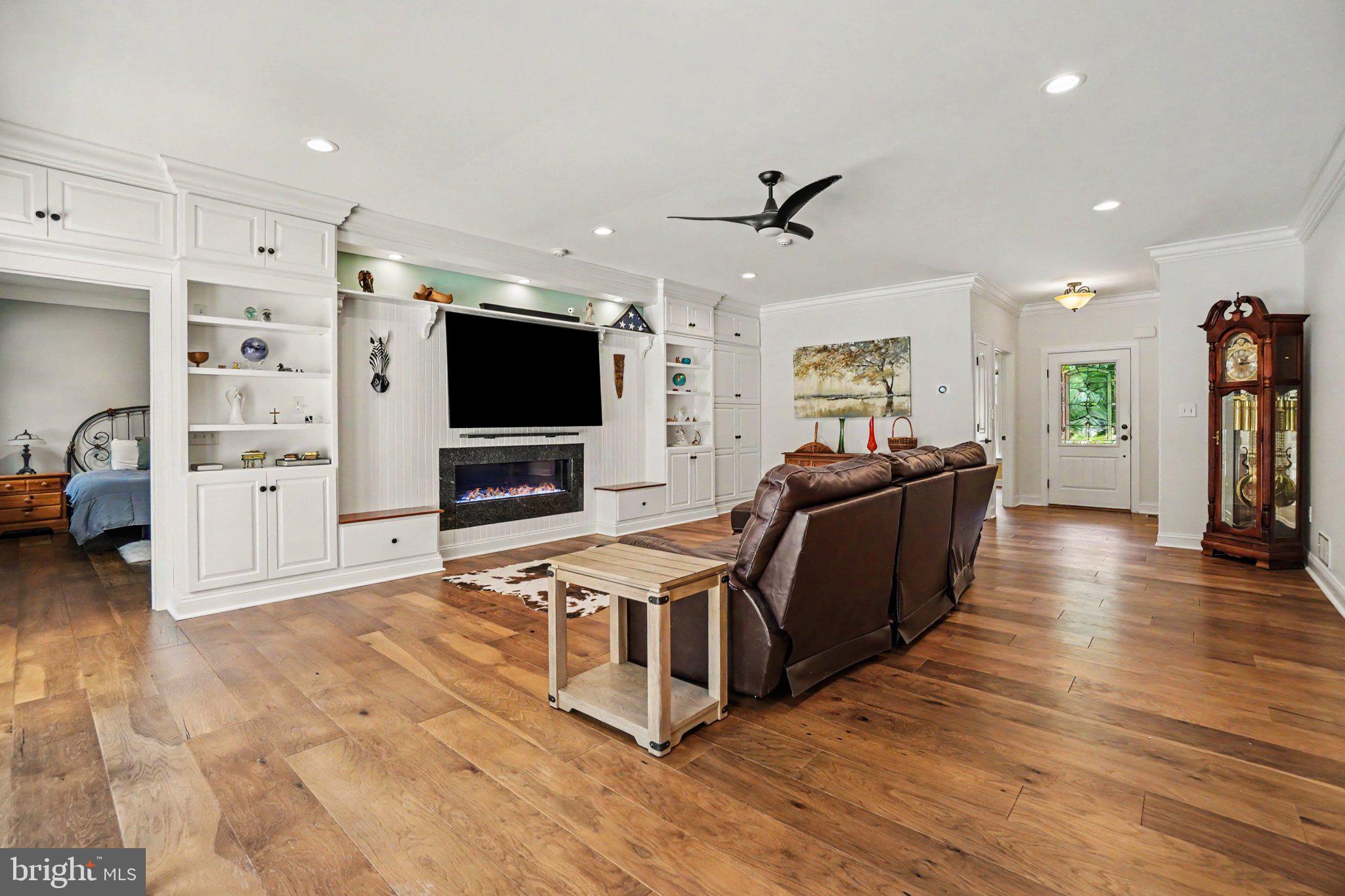 MOUNTAINDALE - Residential