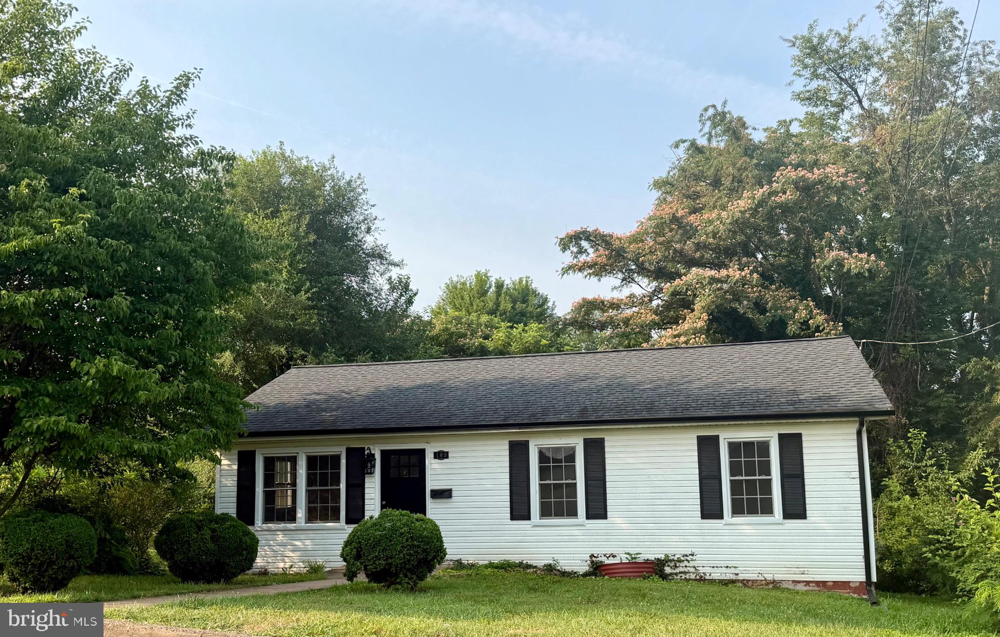 Nestled in the heart of the Town of Culpeper, this beautifully renovated 1976 ranch-style home offers the perfect blend of small-town charm, modern updates, and everyday convenience. Enjoy being within walking distance of vibrant downtown Culpeper, where you'll find locally owned restaurants, boutique shopping, parks, community events, and all the amenities that make this historic town such a desirable place to call home.
Inside, you'll find three spacious bedrooms, one full bathroom, and a comfortable, open layout ideal for both relaxing and entertaining. Luxury vinyl flooring flows throughout, creating a warm and welcoming atmosphere.
The low-maintenance vinyl exterior enhances curb appeal, while the 0.14-acre lot offers space for gardening, entertaining, or simply enjoying the outdoors. Convenient on-street parking is available for you and your guests.
Move-in ready and thoughtfully renovated, this home is perfect for first-time buyers, those looking to downsize, or anyone seeking affordable in-town living. With schools, shopping, dining, medical facilities, and commuter routes just minutes away, you'll enjoy the very best of Culpeper living.