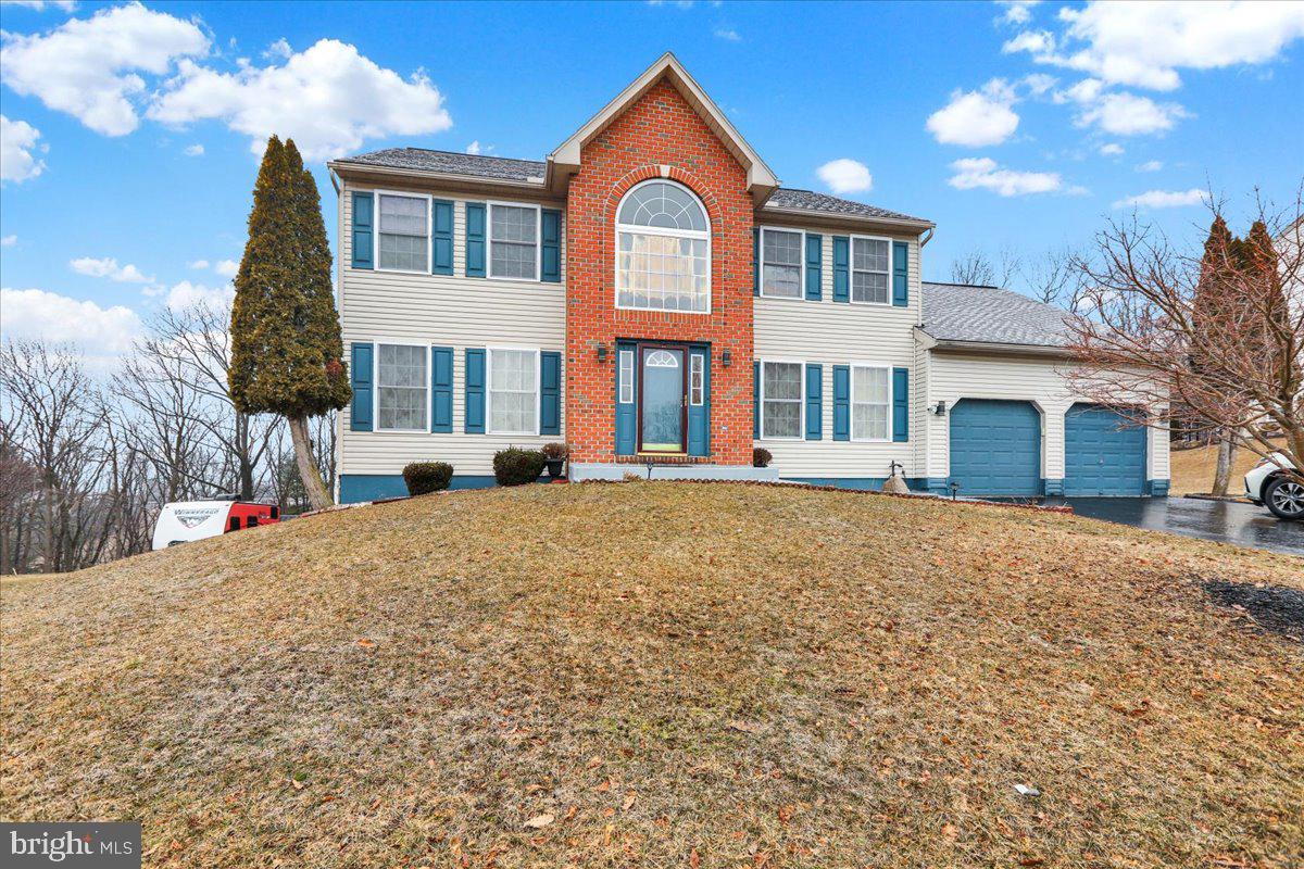 This beautiful home is one worth checking out. Located in Blue Mountain Schools. Situated on a spacious lot with a wooded back drop.
Offering 4 bedrooms, 2.5 bathrooms and a 2 car attached garage. Features a second kitchen as well as a partially finished basement. All
that awaits are your finishing touches to make it your own. Schedule your showing today!!