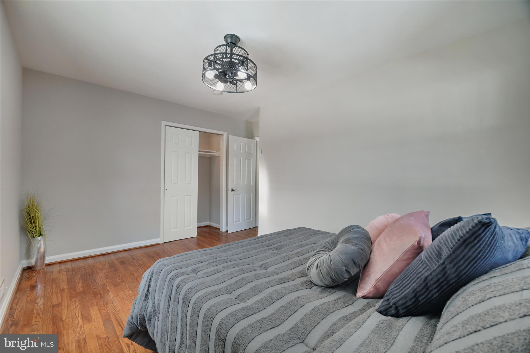 OAK COURT - Residential