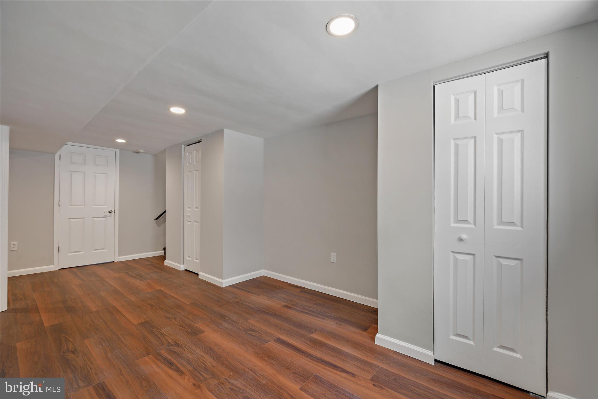 OAK COURT - Residential