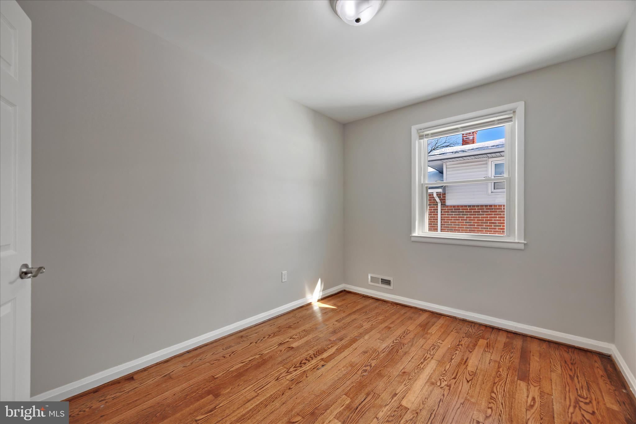 OAK COURT - Residential
