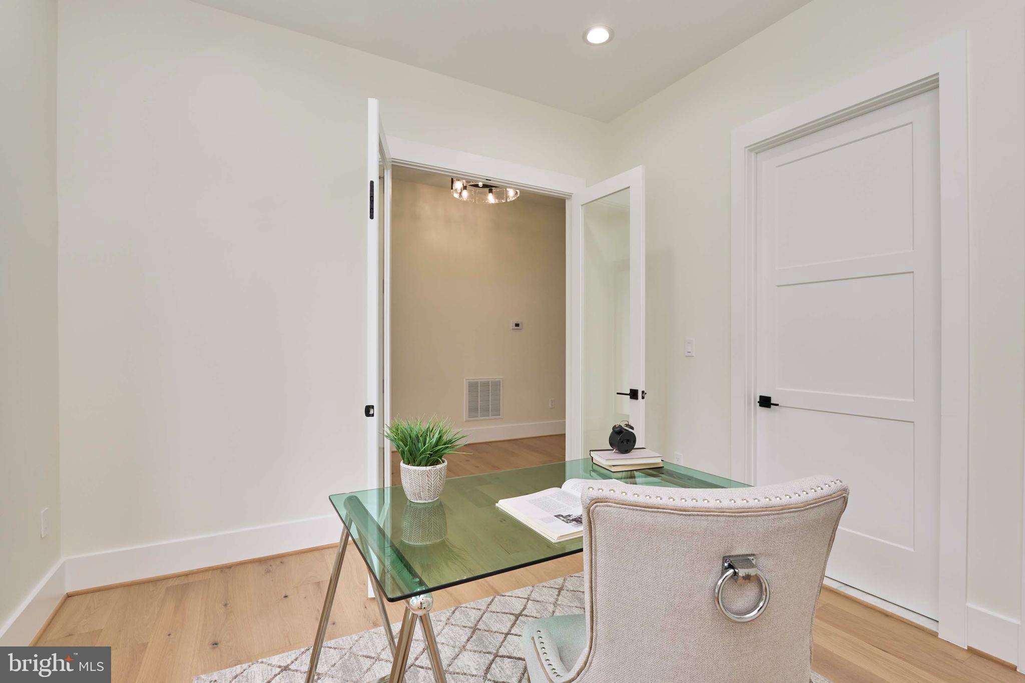 VIENNA WOODS - Residential