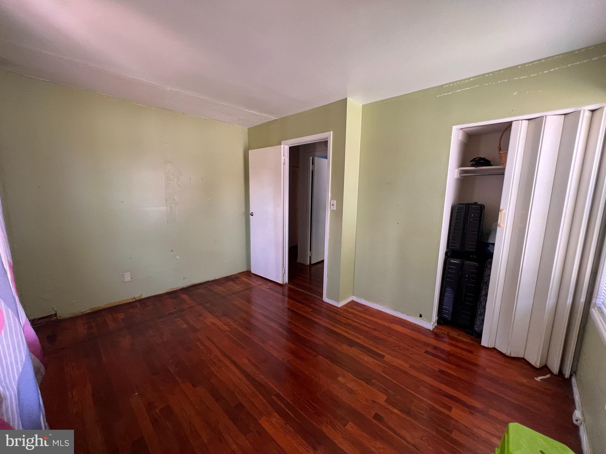 WHITFIELD KNOLLS - Residential