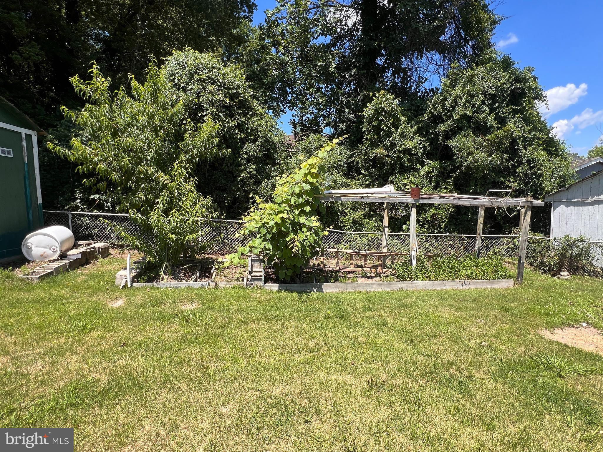 WHITFIELD KNOLLS - Residential
