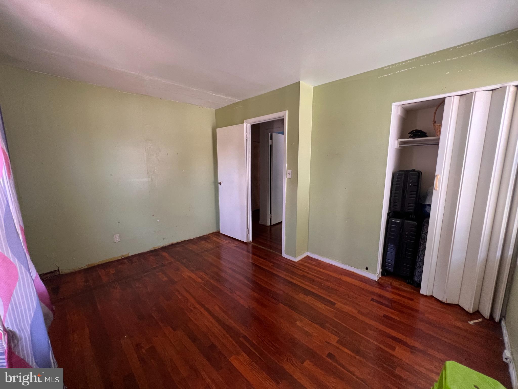 WHITFIELD KNOLLS - Residential