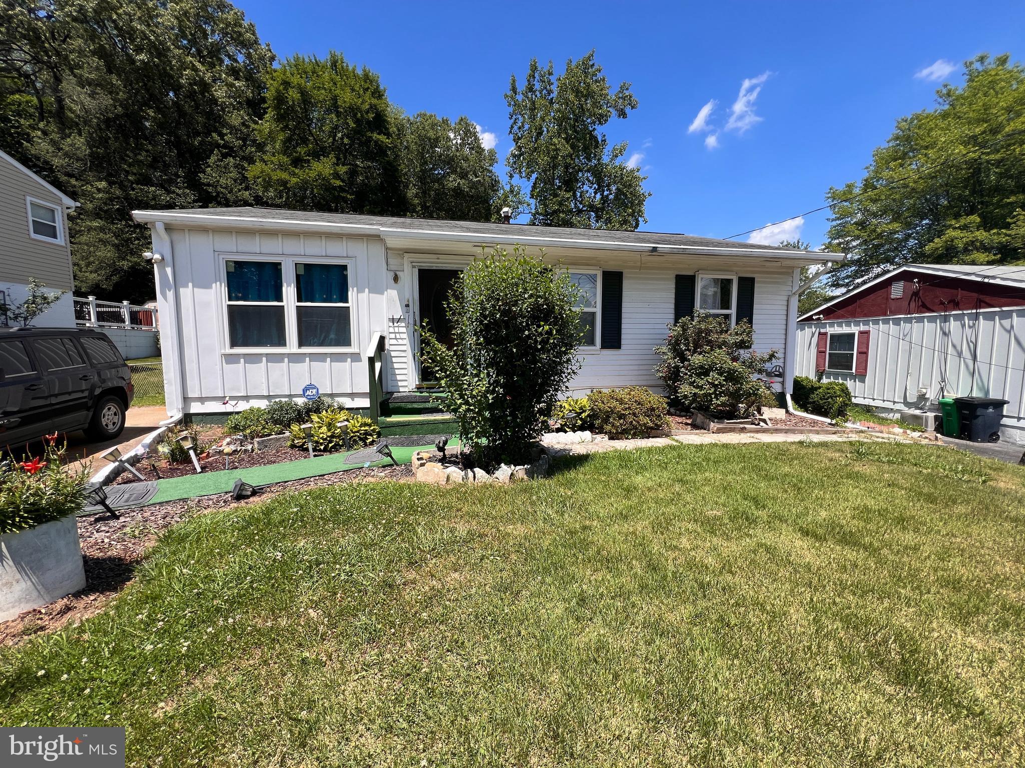 WHITFIELD KNOLLS - Residential
