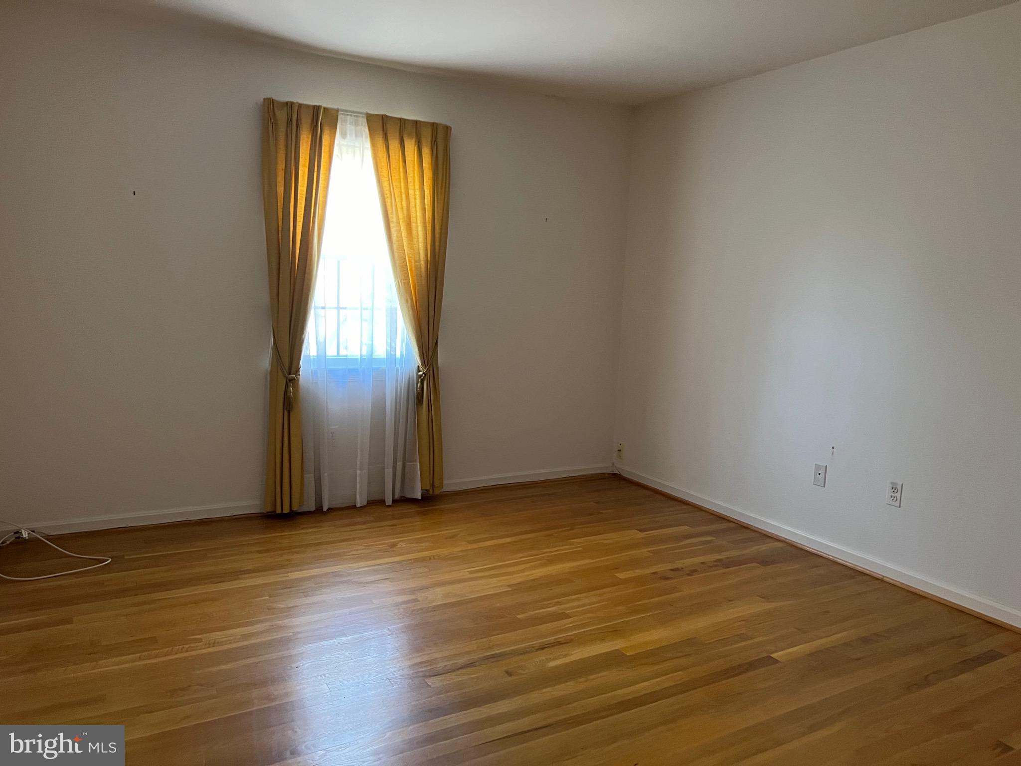 LAYTONSVILLE KNOLLS - Residential