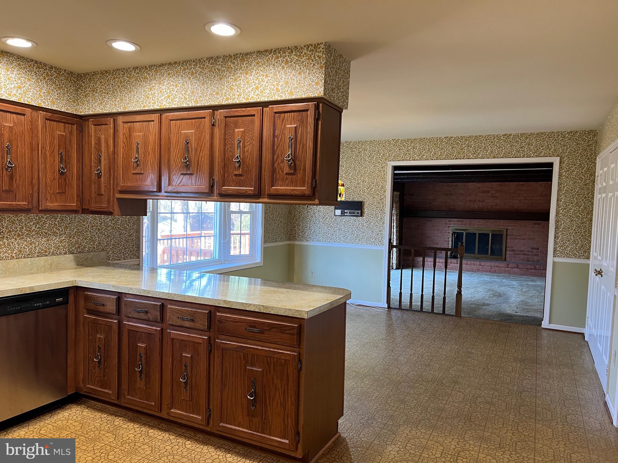 LAYTONSVILLE KNOLLS - Residential