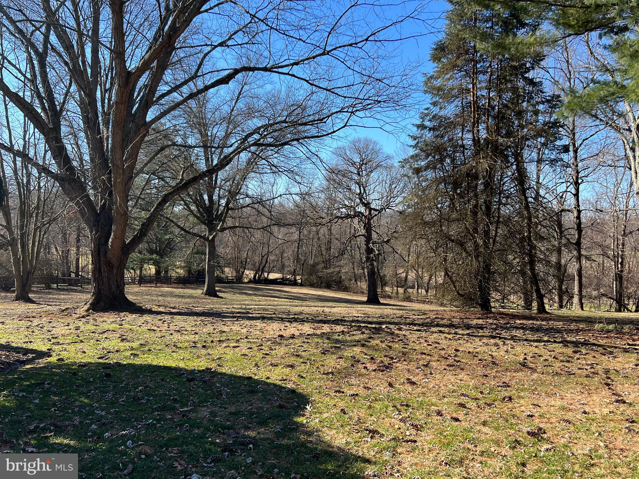 LAYTONSVILLE KNOLLS - Residential
