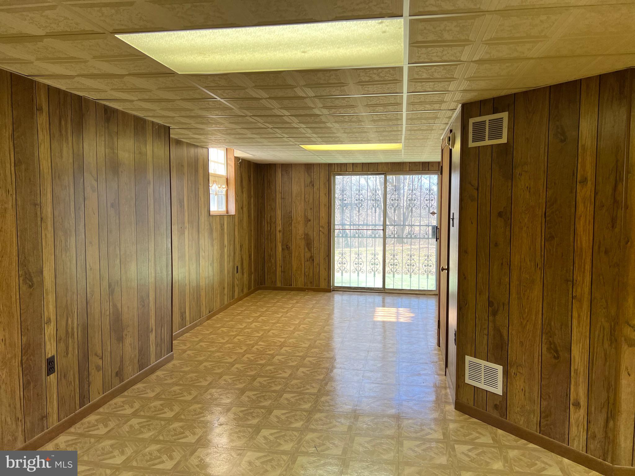 LAYTONSVILLE KNOLLS - Residential
