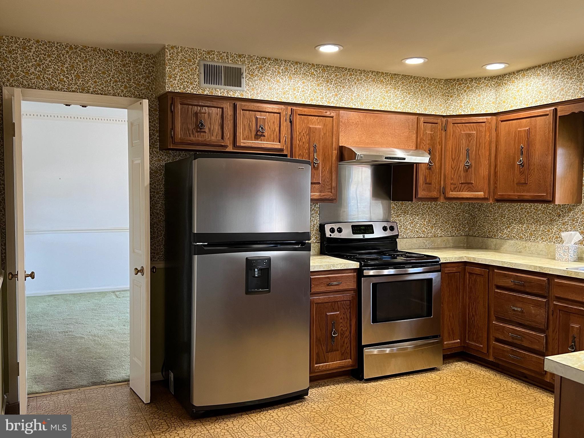 LAYTONSVILLE KNOLLS - Residential