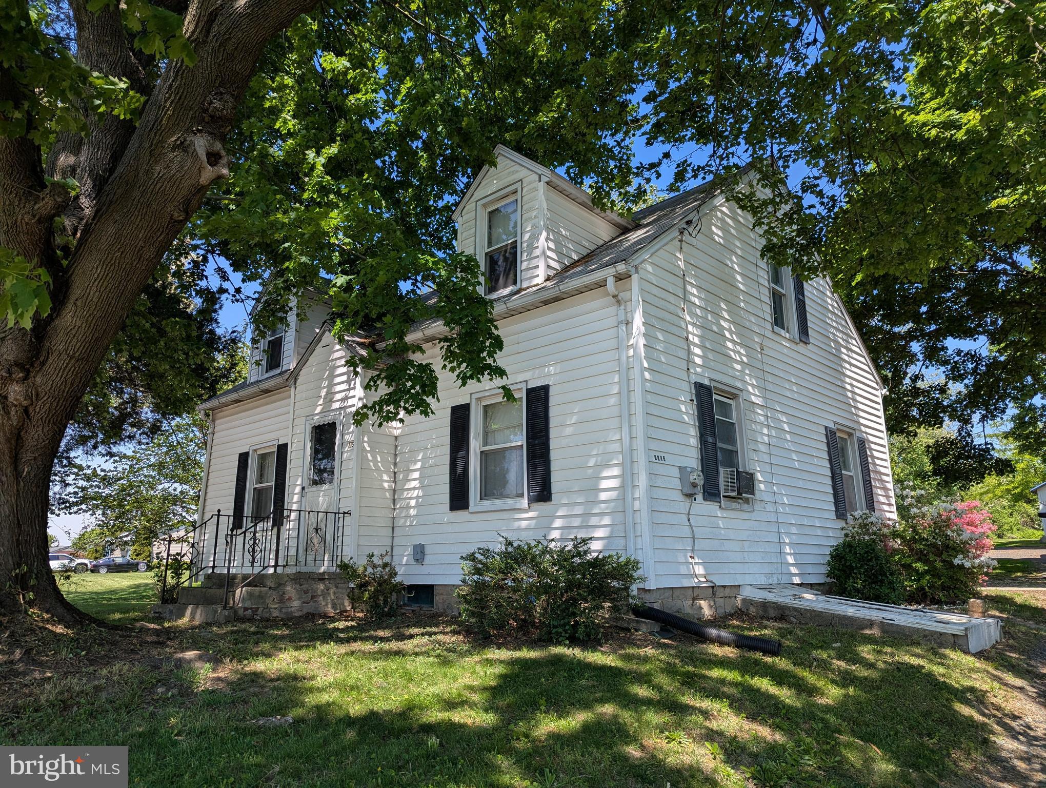 $75,000.00 LIST PRICE SUGGESTED OPENING BID AT AUCTION. ****NO PRE BID****
 AUCTION Friday May29th, 2026 @ 11:00 AM ON PREMISES. Broker/agent registration form is available upon request and must be in the hands of Jay Edwards Auctioneers 48 hours prior to the auction.


Enter from front entrance to foyer. Living room. Formal dining room.
Eat-in country kitchen w/ refrigerator, ceiling fan, and exit to rear yard. Bathroom
w/ sink and toilet. Bedroom #1 w/ closet. Upstairs has bedrooms #2 & 3 w/ closets
& hardwood floors. Electric Baseboard heat. Lower level is unfinished
w/ exit to side yard. Oil FHA heat. Electric hot water. Private well &
septic. Small storage run-in shed in rear yard.