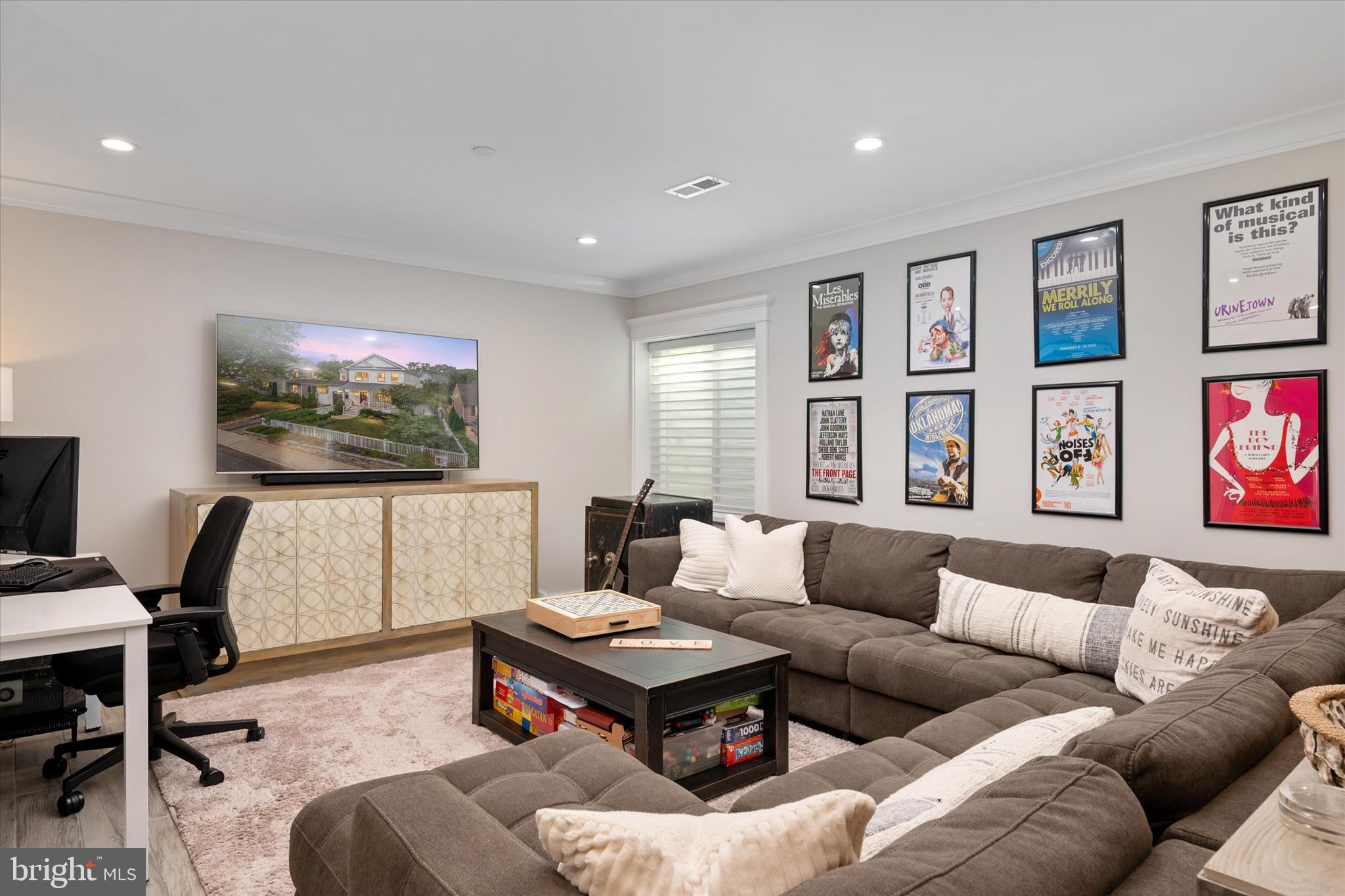 MURRAY HILL - Residential