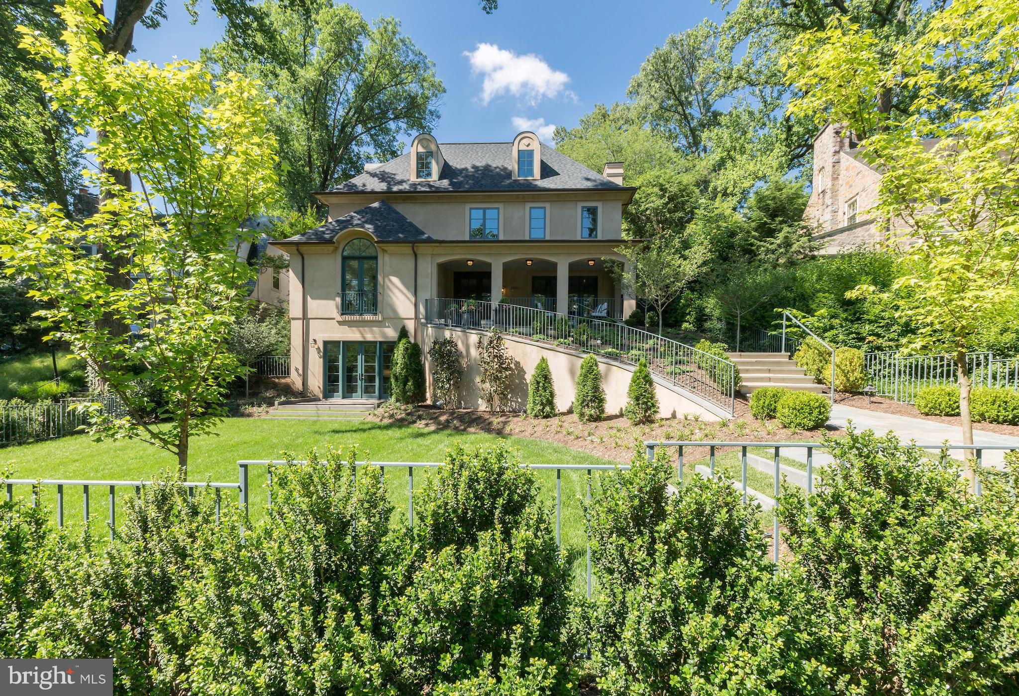 Extraordinary New Stucco Masterpiece by Award-winning Murillo/Malnati Homes. Sited on a 9,650 SF lot, this beautiful 6,800 SF 4-level home designed by Barnes Vanze Architects & landscaped by Lila Fendrick Landscape Architects showcases superb materials, expert workmanship & countless upgrades. Soaring 10' ceilings, expansive entertainment spaces, elevator & 2 car garage. Must see!