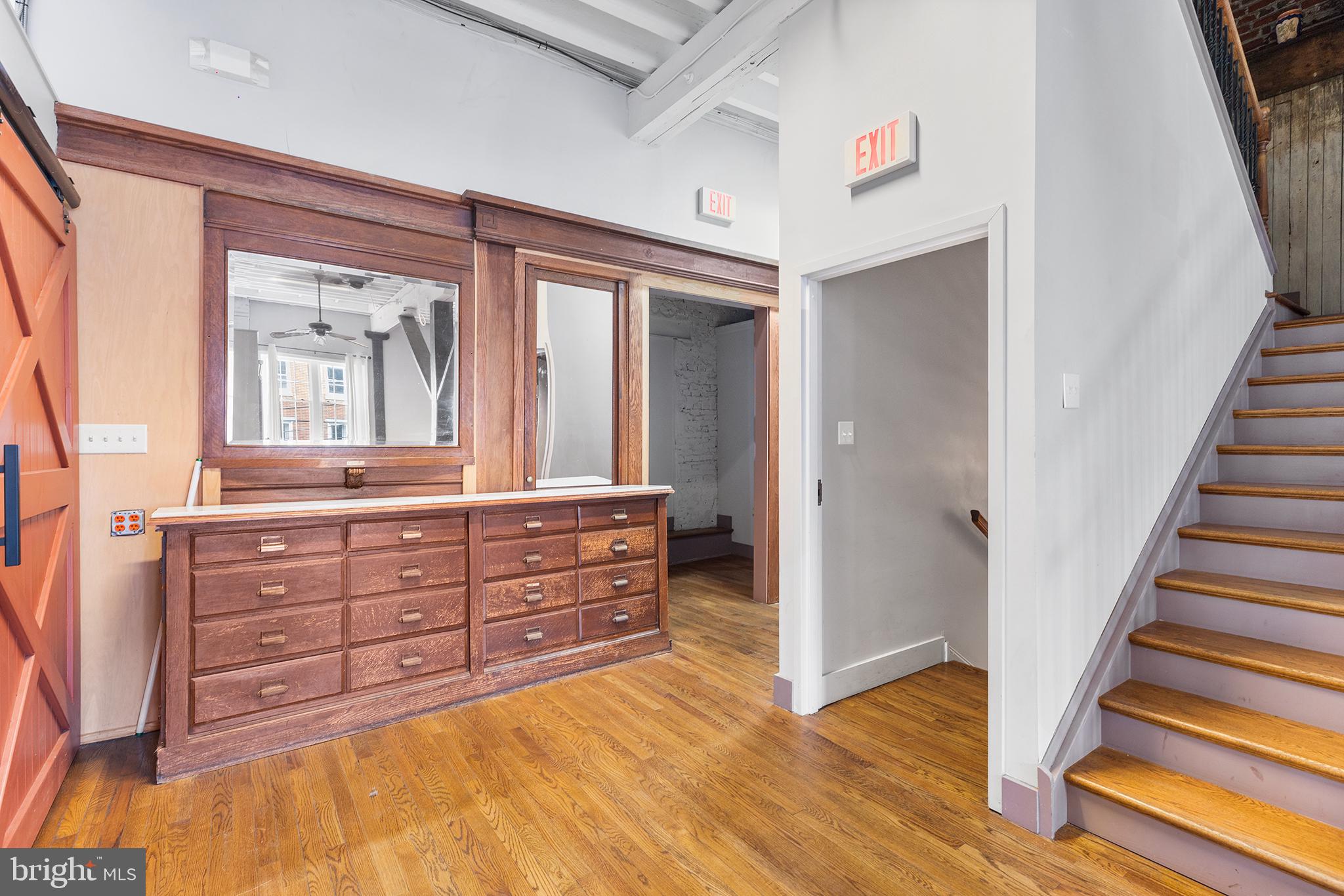 FAIRMOUNT - Commercial Sale