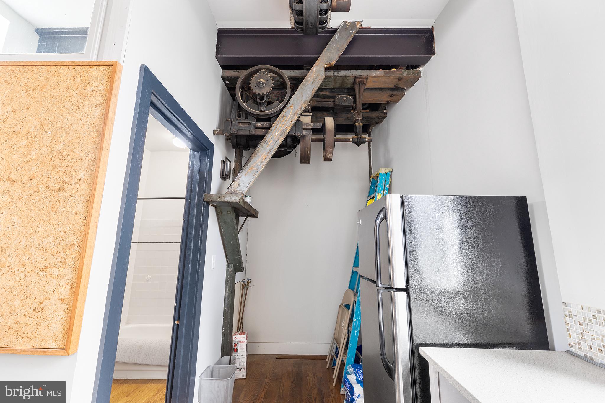 FAIRMOUNT - Commercial Sale