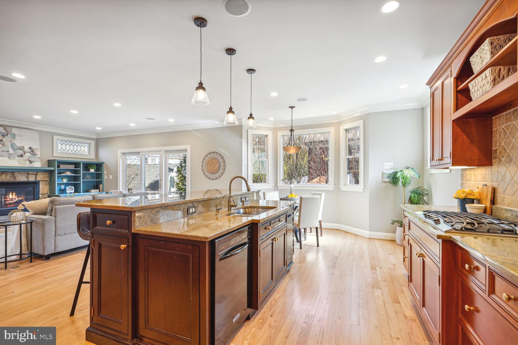 ARLINGTON - Residential
