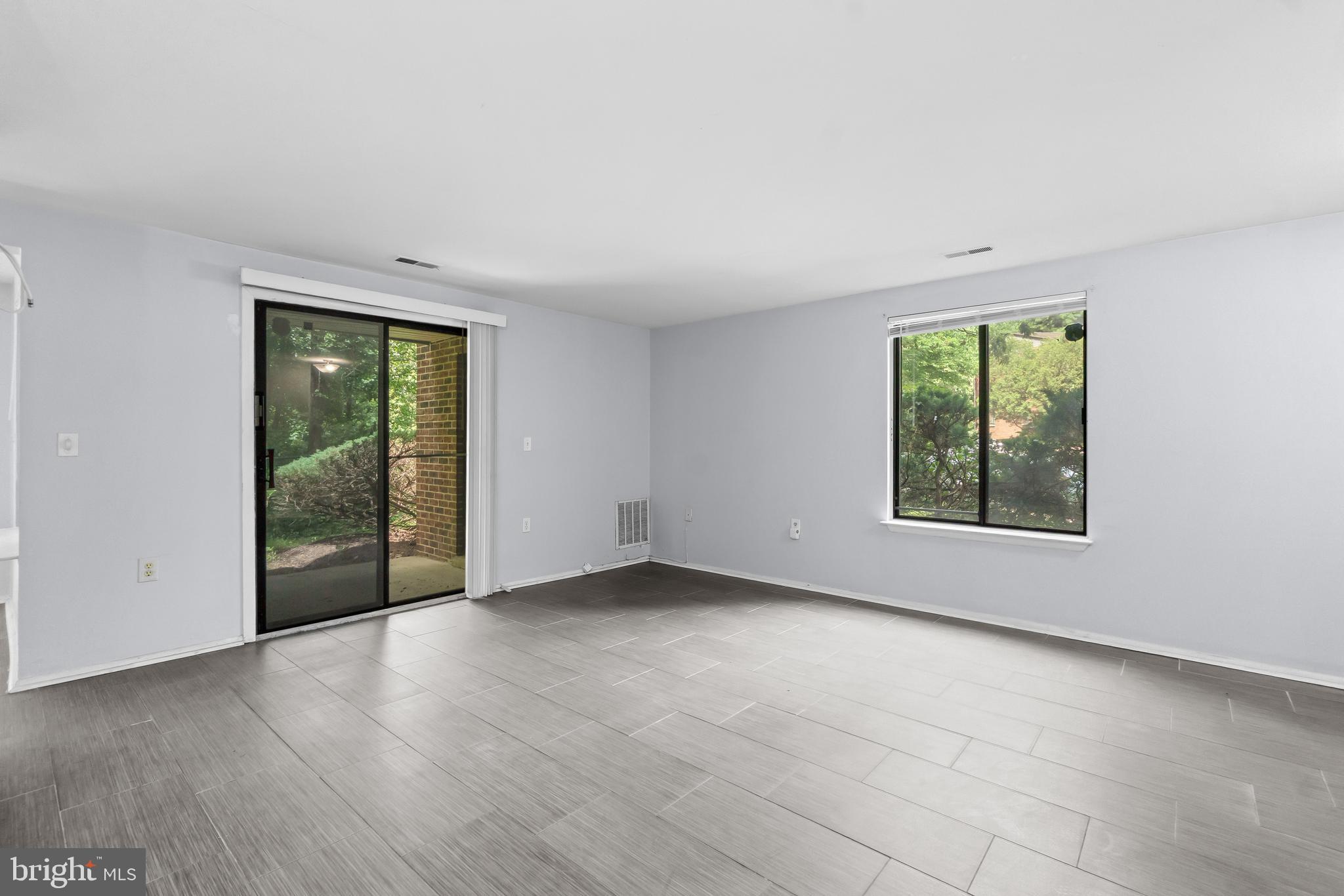 FARMINGDALE - Residential