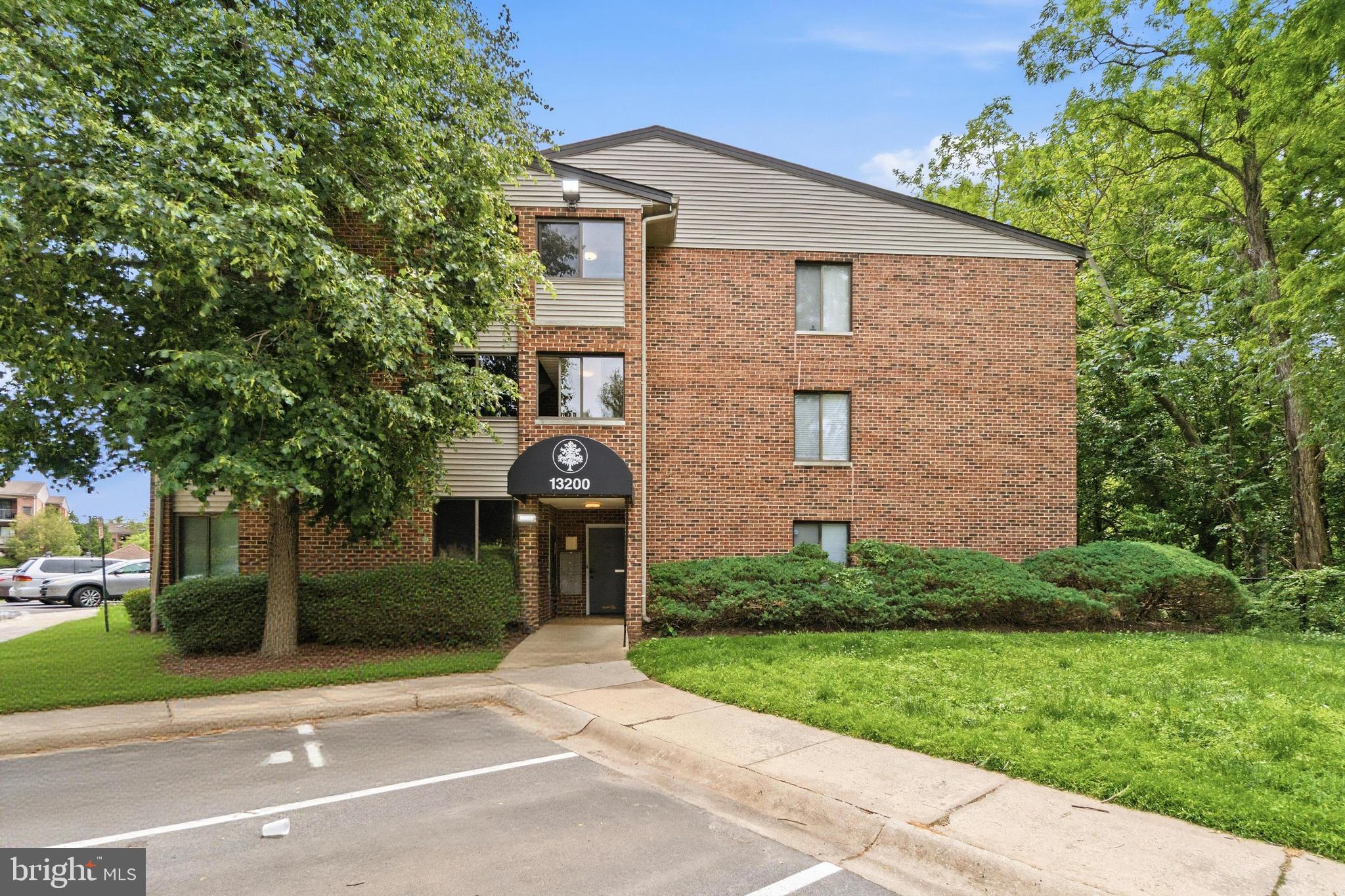 FARMINGDALE - Residential