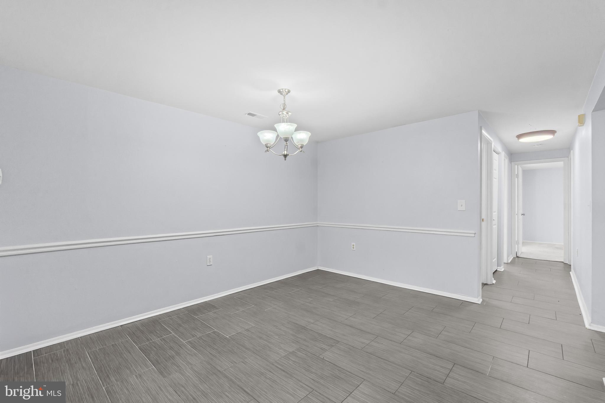 FARMINGDALE - Residential