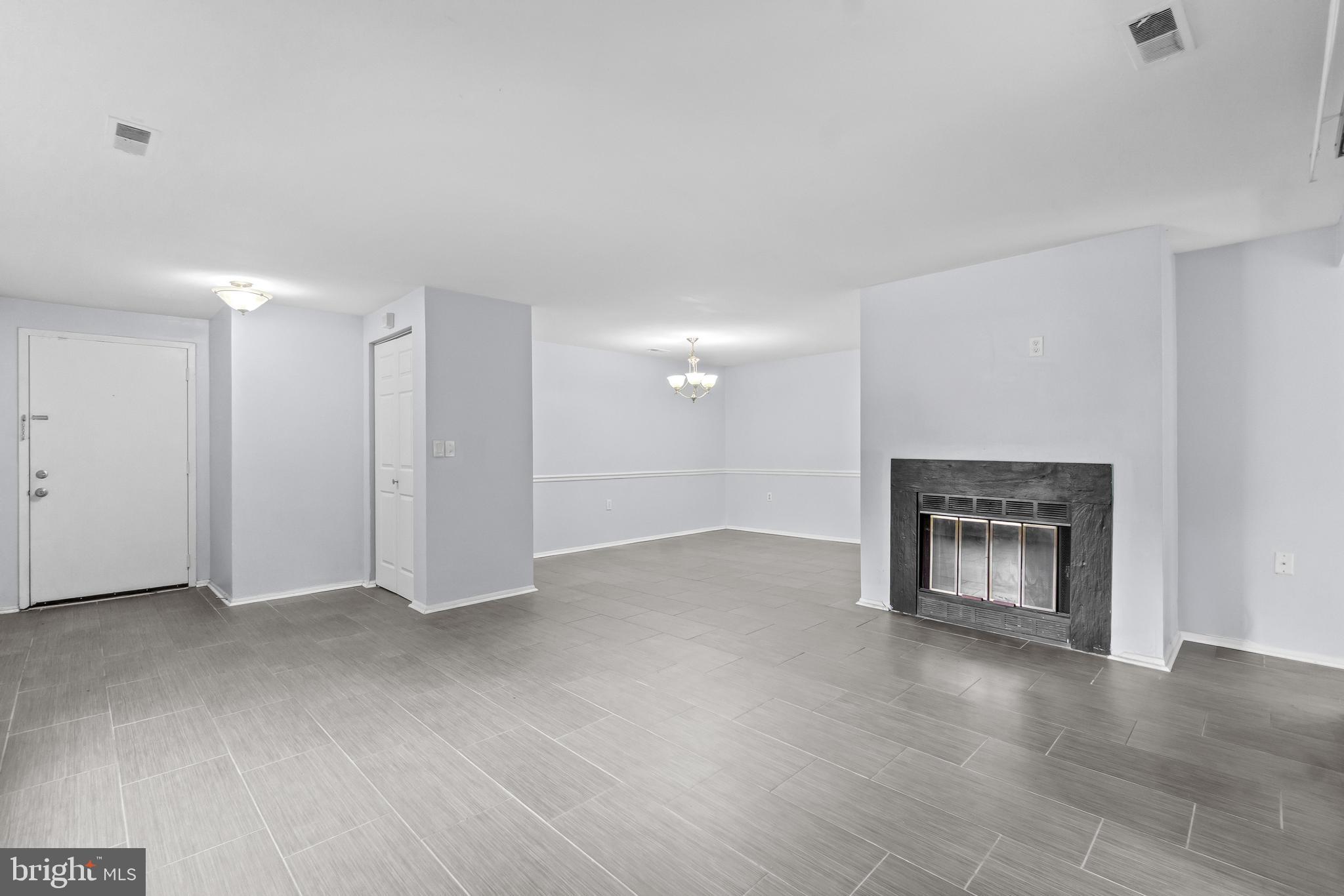 FARMINGDALE - Residential