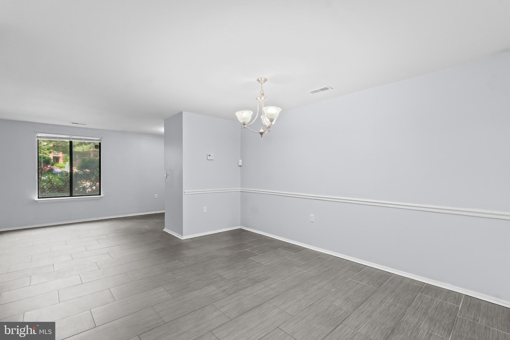FARMINGDALE - Residential