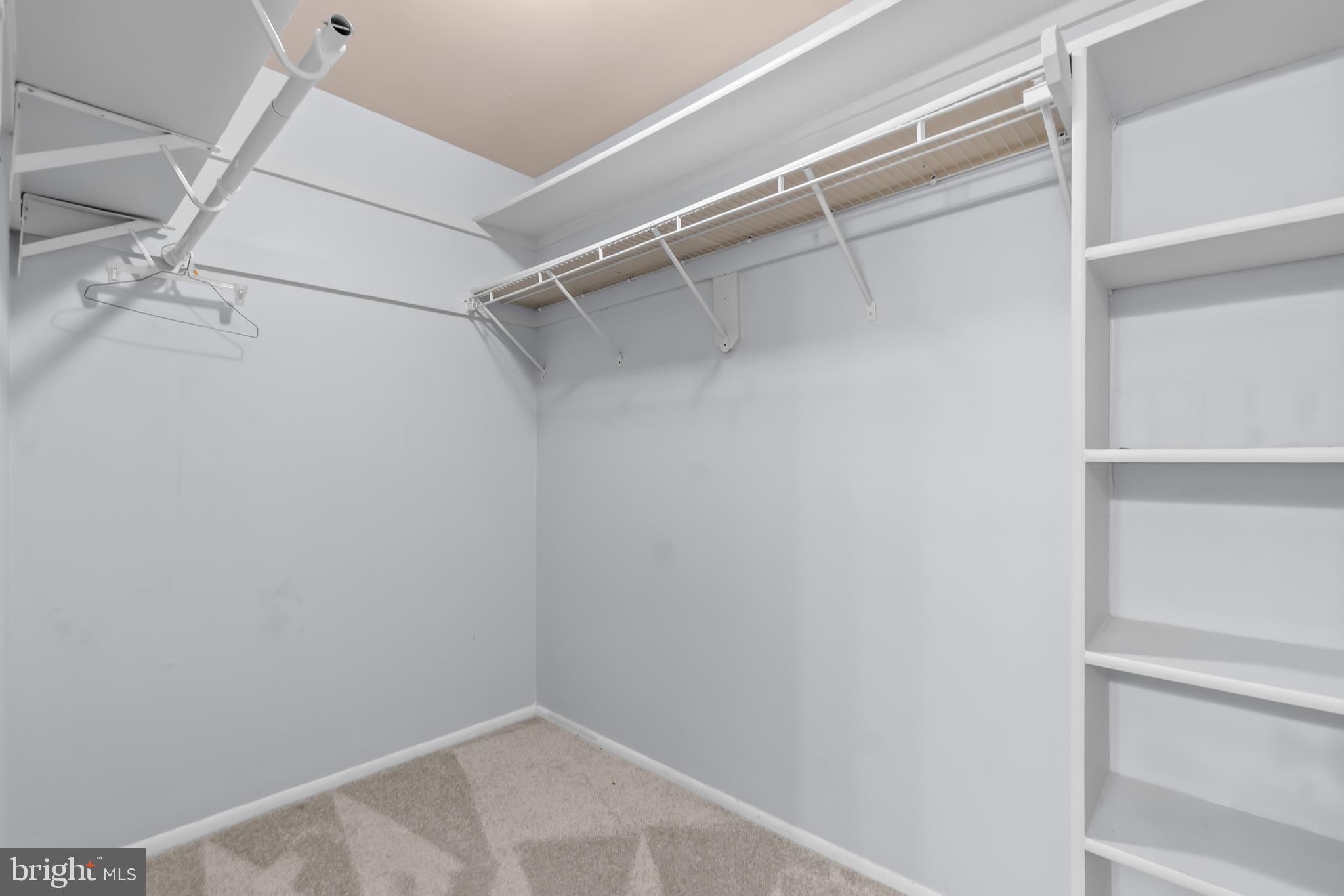 FARMINGDALE - Residential