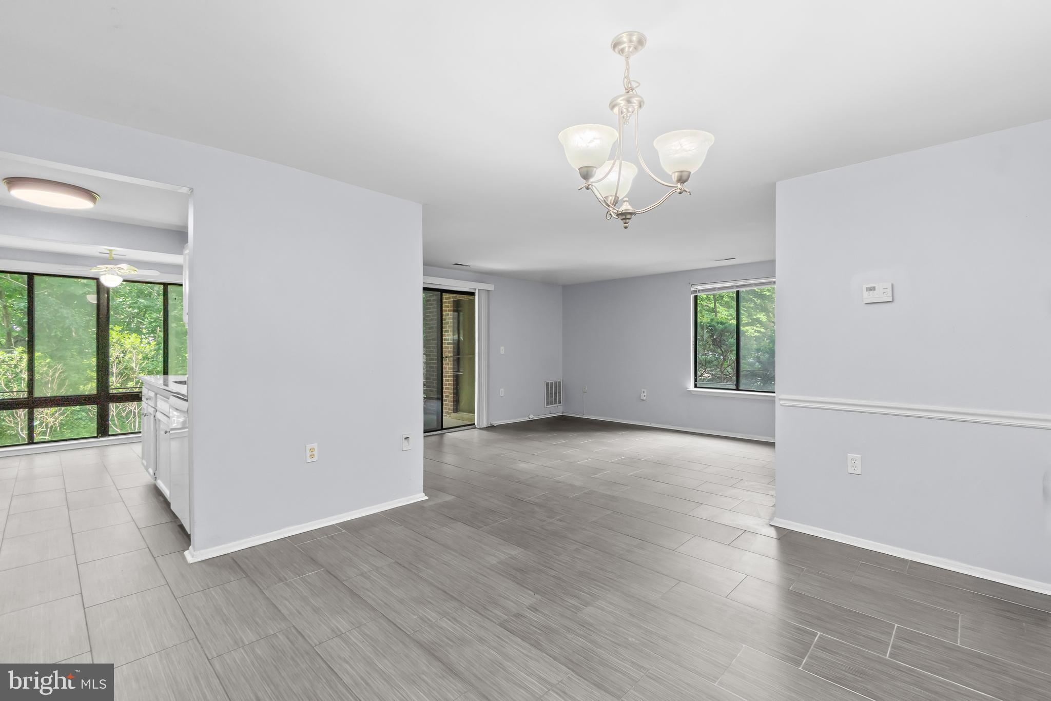 FARMINGDALE - Residential