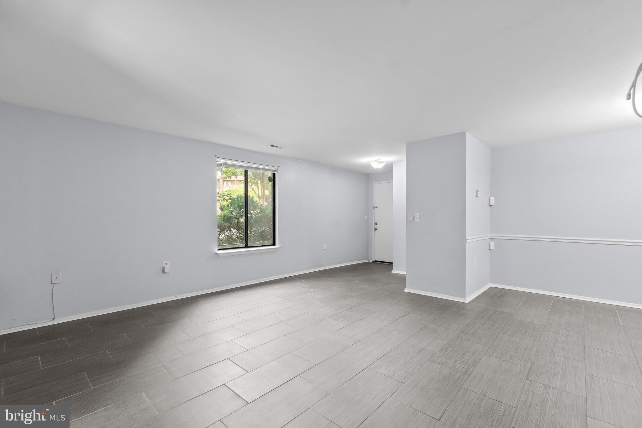 FARMINGDALE - Residential