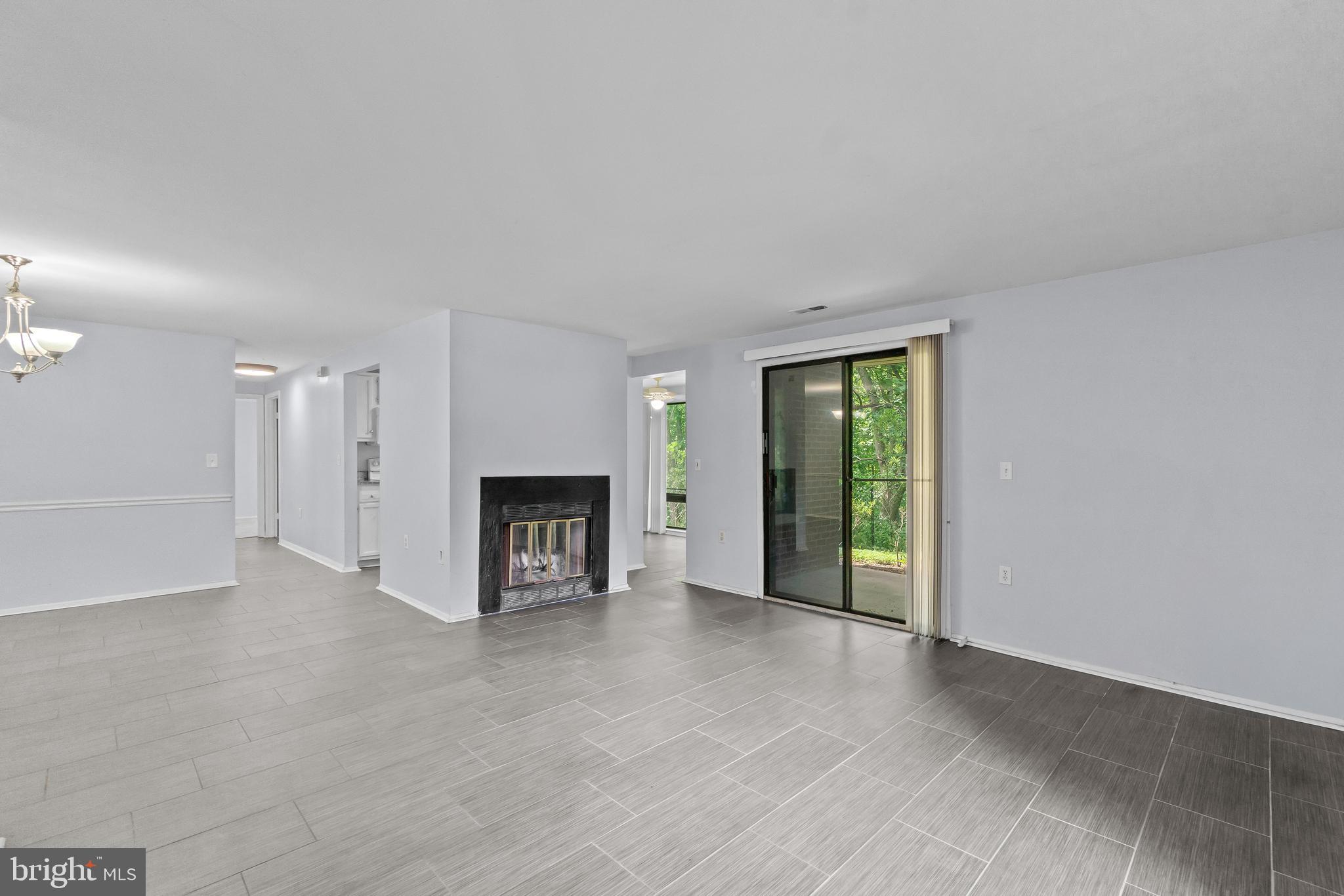 FARMINGDALE - Residential