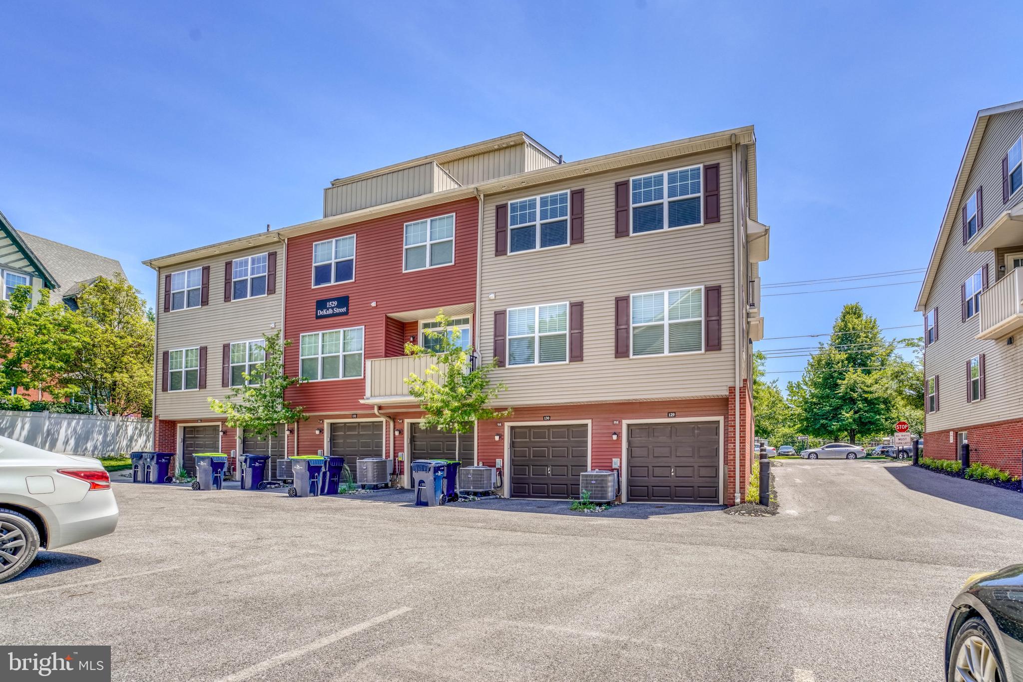 ARBOR KNOLL - Residential