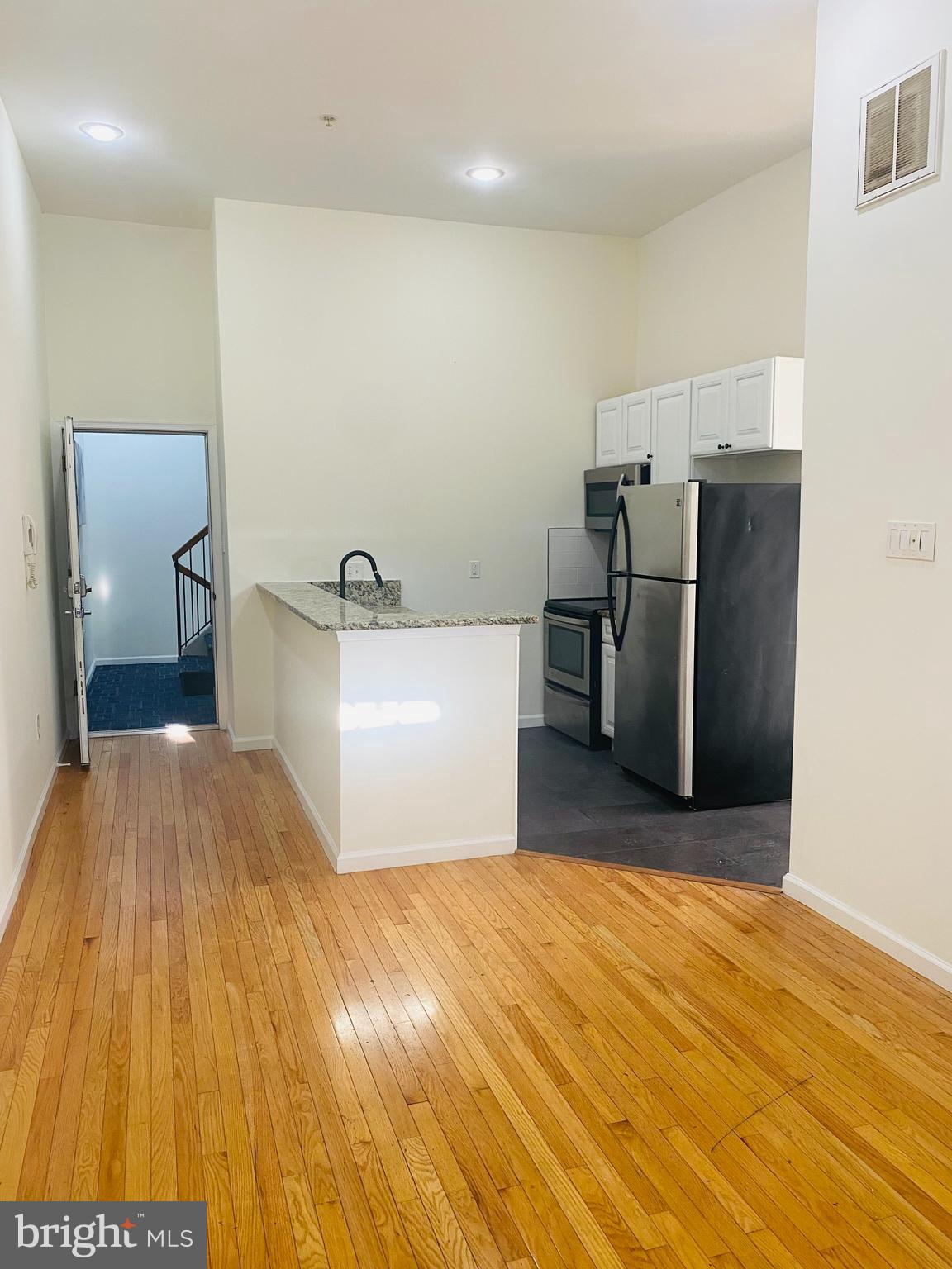 AVAILABLE NOW!!

We have a beautifully renovated 2 bedroom unit, WITH WASHER AND DRYER AND CENTRAL A/C! This 2BD/1BA 2nd floor apartment is available for move-in!  This renovated apartment is on a beautiful street, minutes away from all Temple University, Olde Kensington, Fishtown, and Northern Liberties have to offer. DIRECT OUTDOOR ACCESS! Newly refinished hardwood flooring, tons of natural light, and much more! Schedule your showing today! $45 application fee. First and security only upon credit approval. Tenants pay water, electricity, cable/wifi. Text for a video walk through!