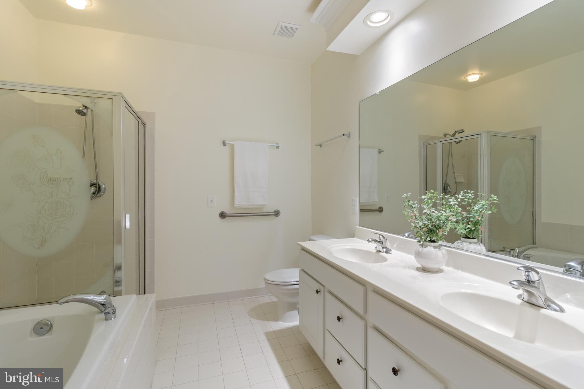 THE VILLAS OF ROCK OAK - Residential