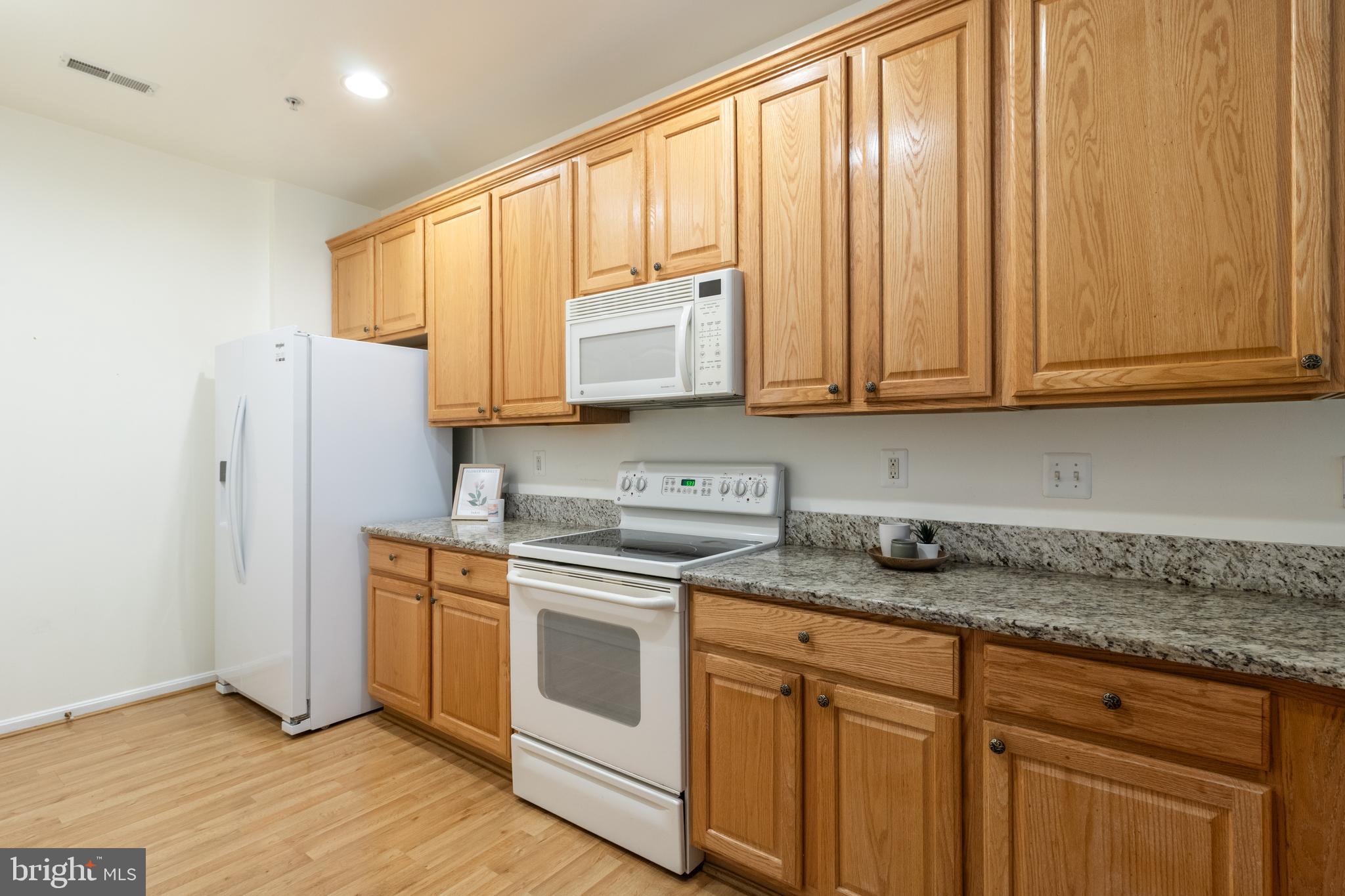 THE VILLAS OF ROCK OAK - Residential