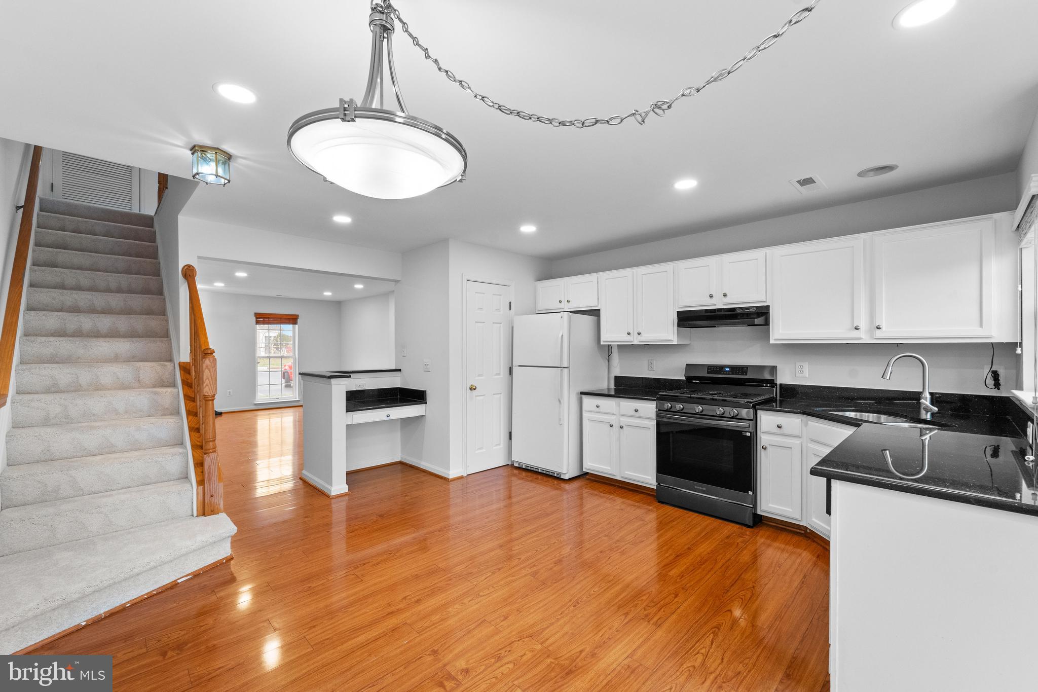 SOUTH RIDING - Residential Lease
