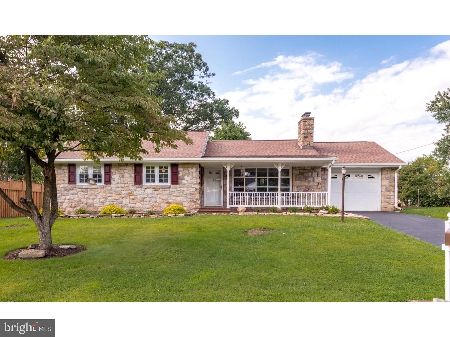 Stone faced Ranch on a beautiful, open lot. Full finished lower level with full bath and laundry. Spacious covered rear patio looking over the fenced back yard. 1 car attached garage and plenty of driveway space.