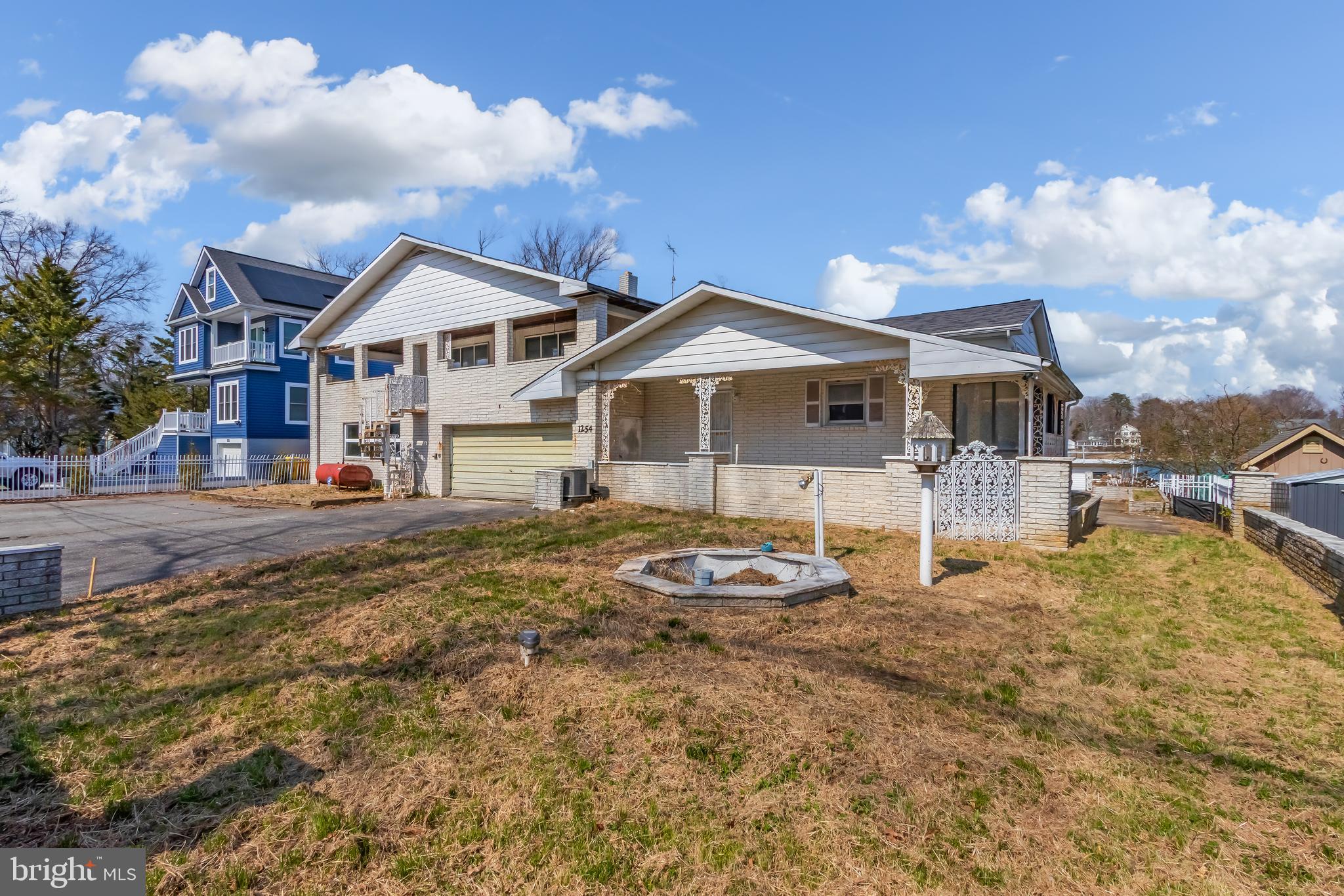 OYSTER HARBOR - Residential
