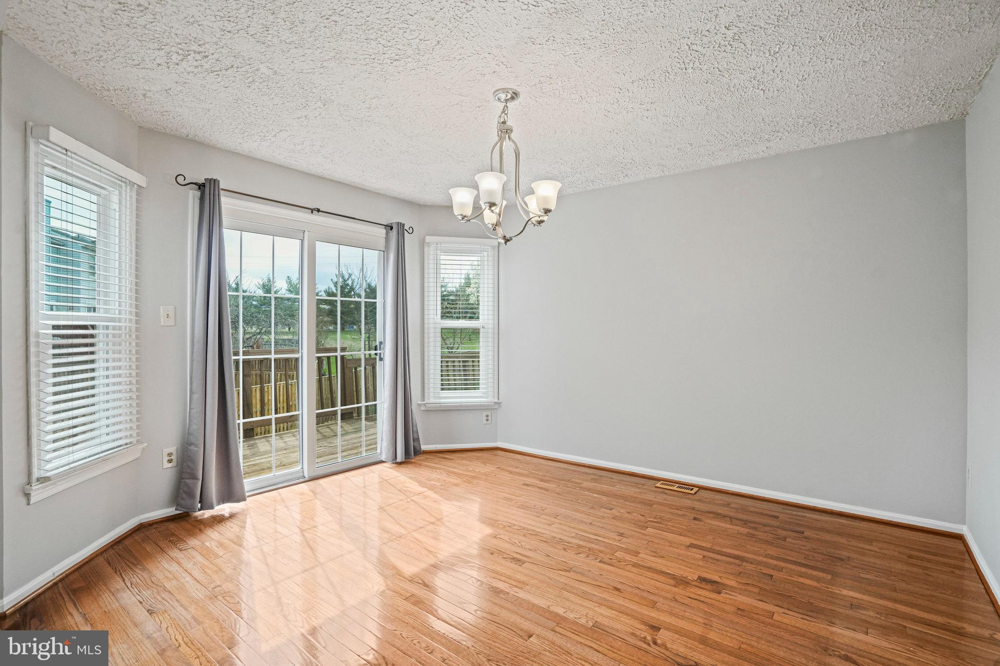 CALVERTON - Residential