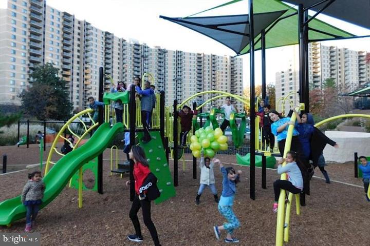 WATERGATE AT LANDMARK - Residential