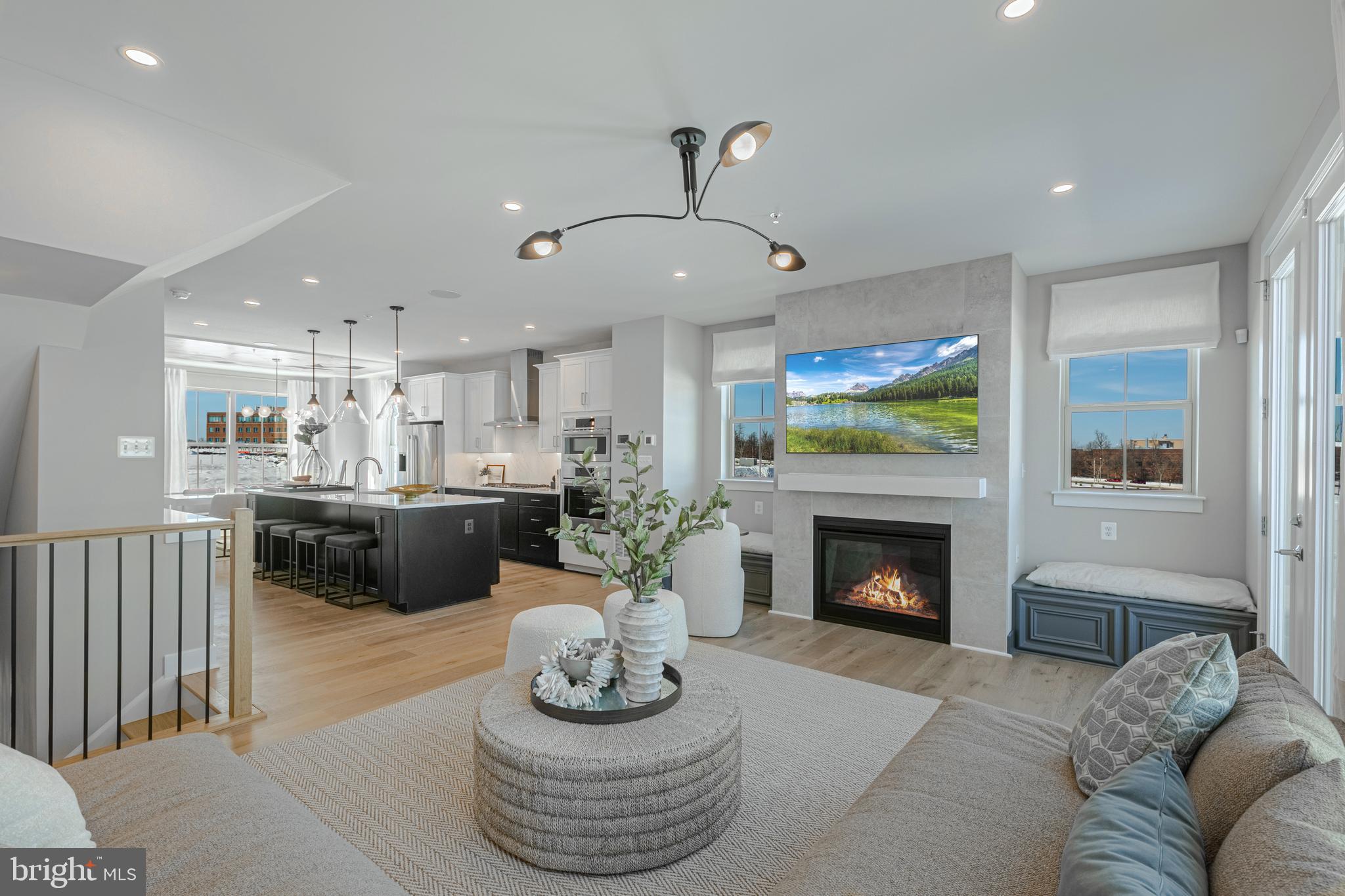 VANTAGE HILL - Residential