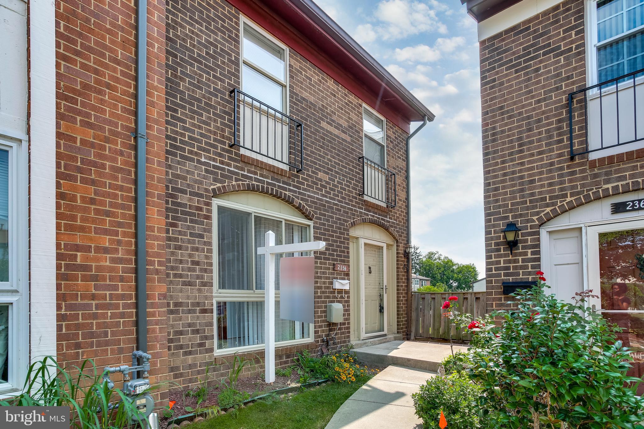 Great starter end unit townhouse, spacious rooms. Updated kitchen and baths. hardwood floors everywhere except kitchen and baths. New carpet in the two smaller bedrooms. Freshly painted and ready. Right next to shopping center with stores, restaurants, gym, bus stops and metro stop nearby. No access to balcony as it requires reinforcement as per condo association. Seller will pay the balcony repair fee at closing.