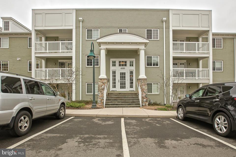 Gorgeous, move-in ready condo w/ storage unit in building in sought after West Village of Shirlington Open floor plan, sunny kit w/ upgraded SS appliances, gleaming HW floors & sun room.  Walking distance to shops at Shirlington Village, dining & local parks the community amenities include: Metro shuttle, fitness & business centers, outdoor pool, playground, picnic/grilling area, etc...A Must See!